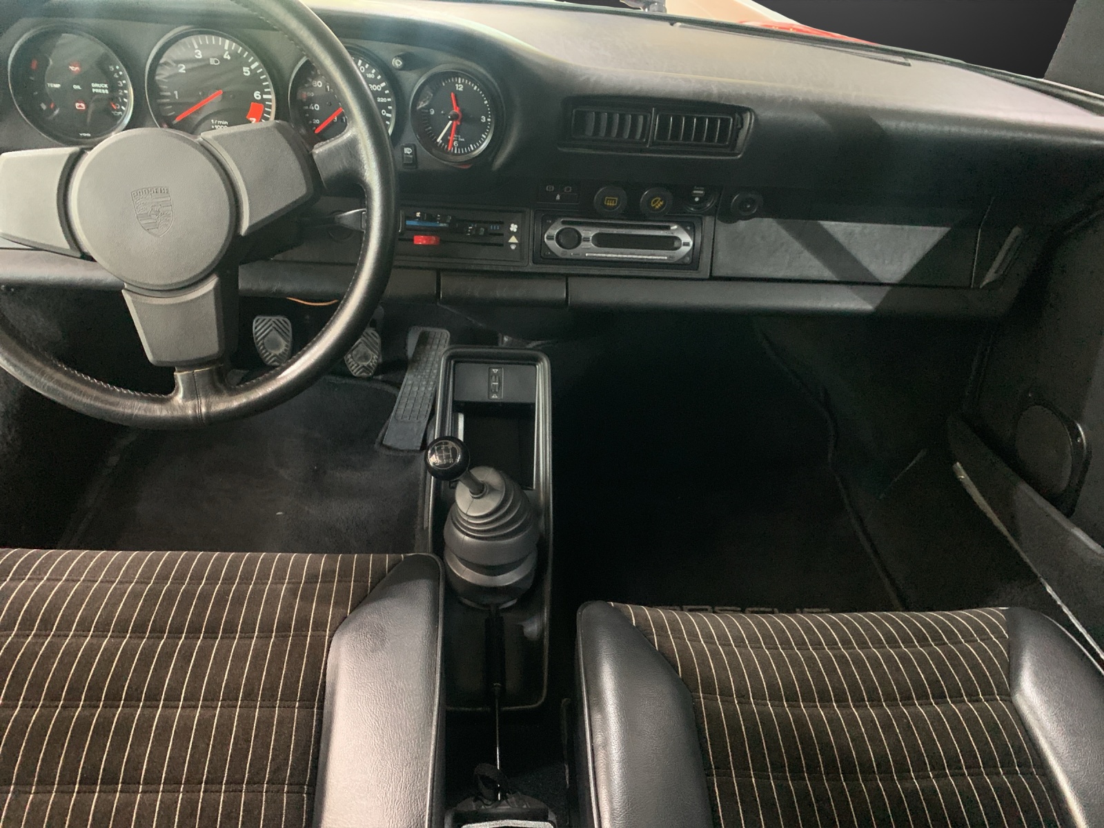 PORSCHE 911 Carrera-image-11