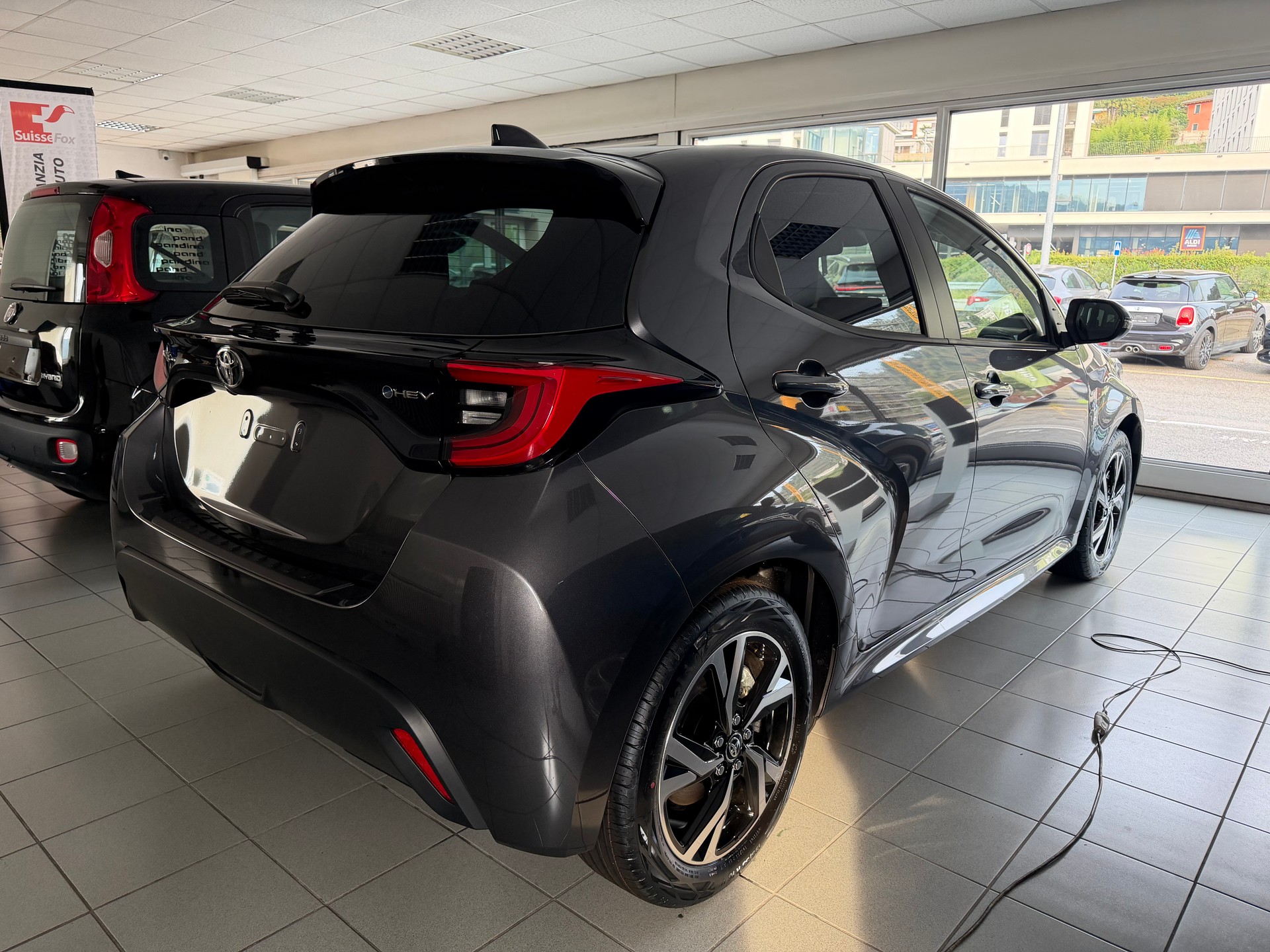 TOYOTA Yaris 1.5 Trend e-CVT-image-2