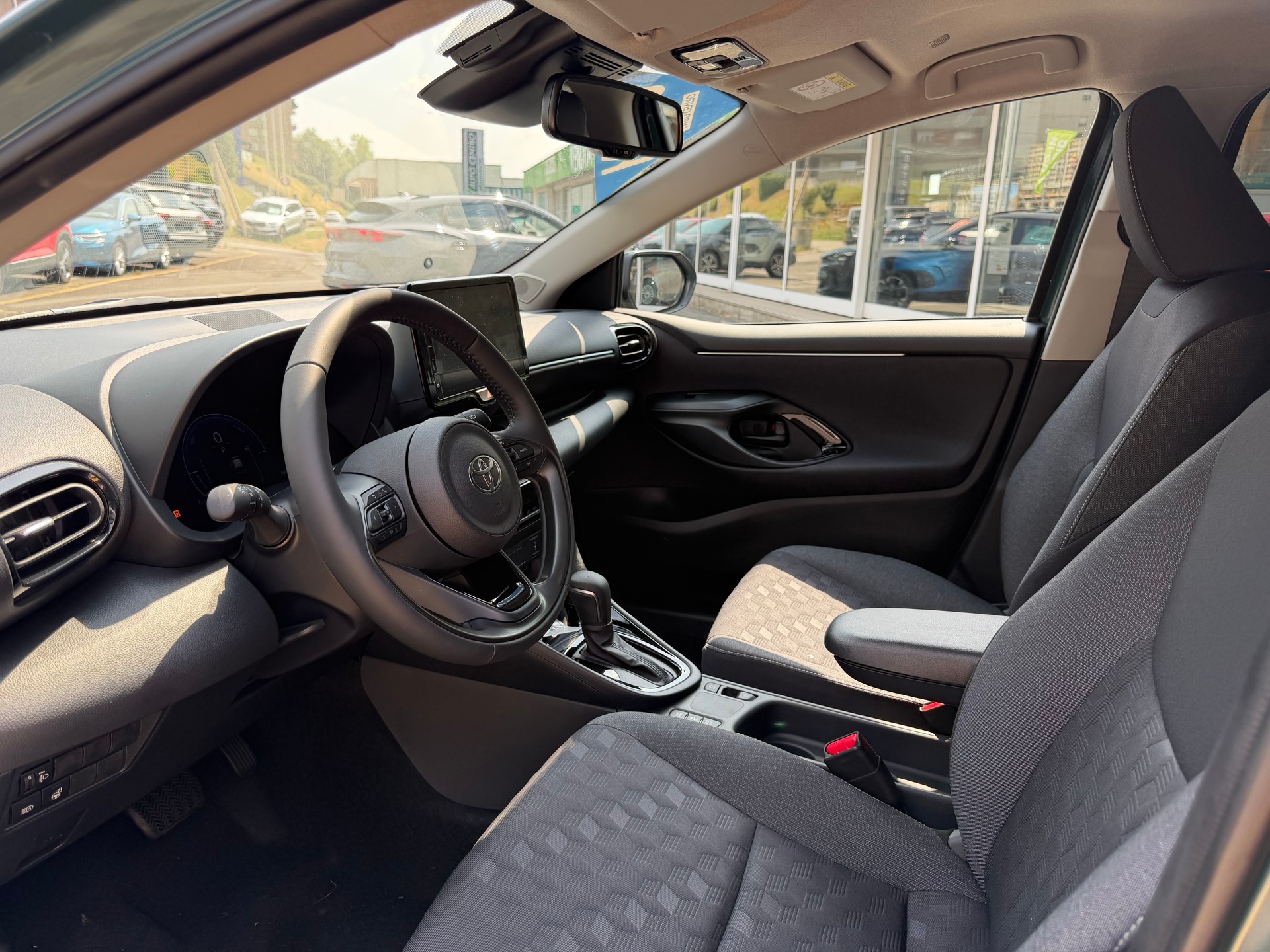 TOYOTA Yaris 1.5 Trend e-CVT-image-9