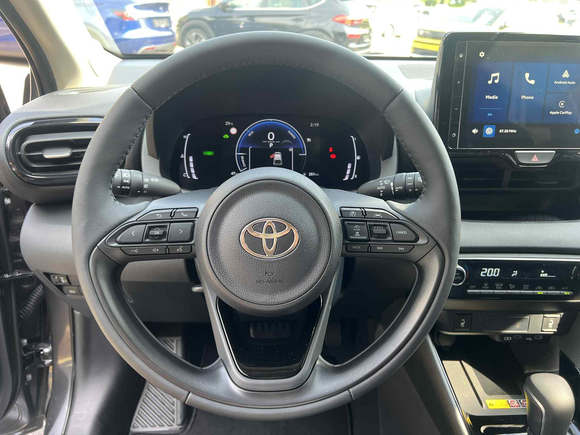 TOYOTA Yaris 1.5 Trend e-CVT-image-14