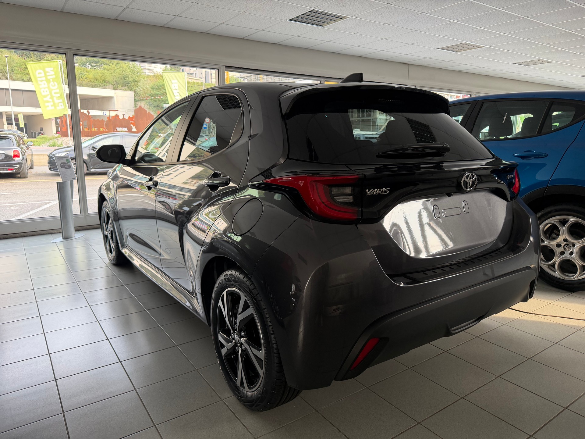 TOYOTA Yaris 1.5 Trend e-CVT-image-3