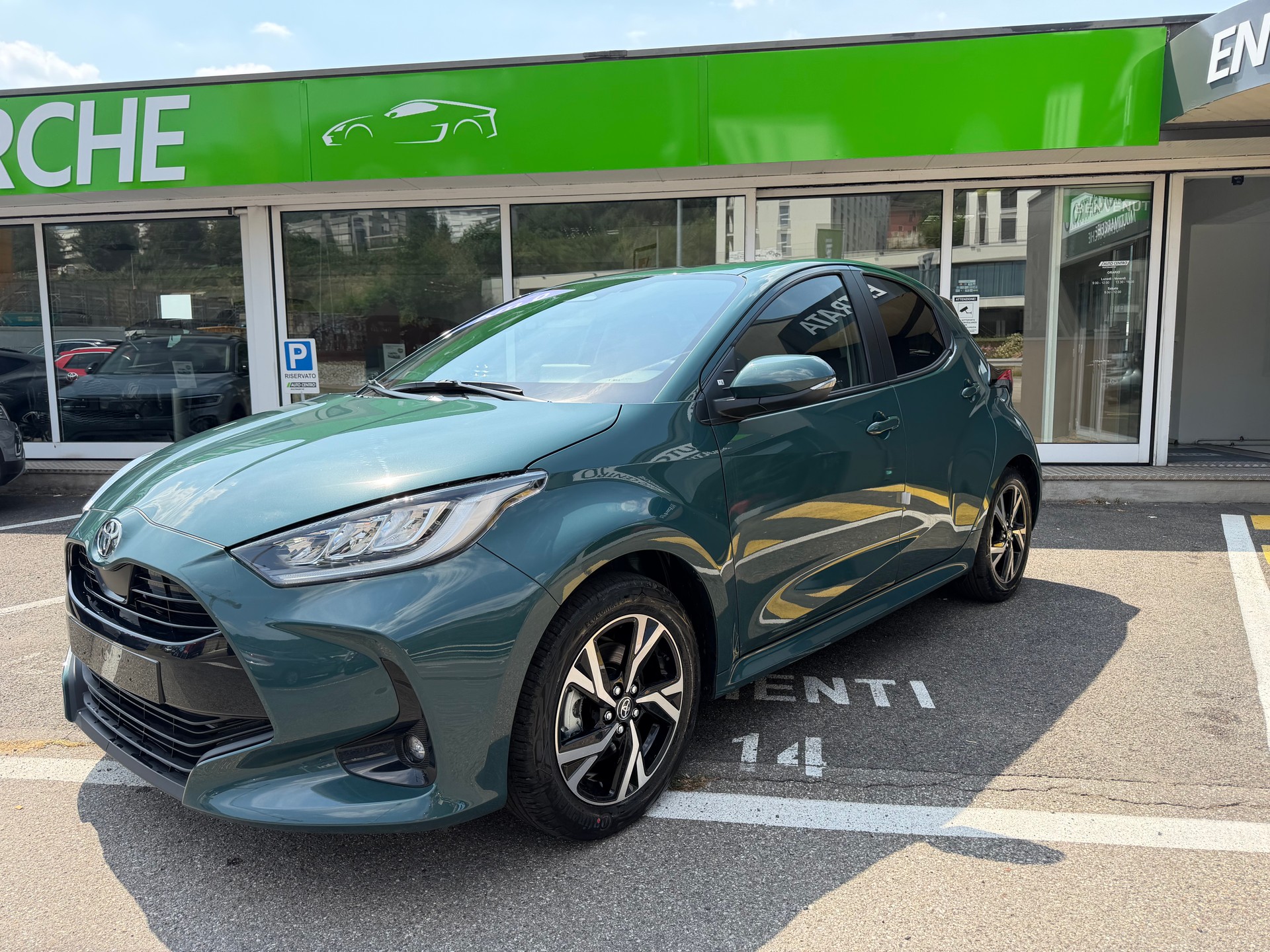TOYOTA Yaris 1.5 Trend e-CVT-image-4
