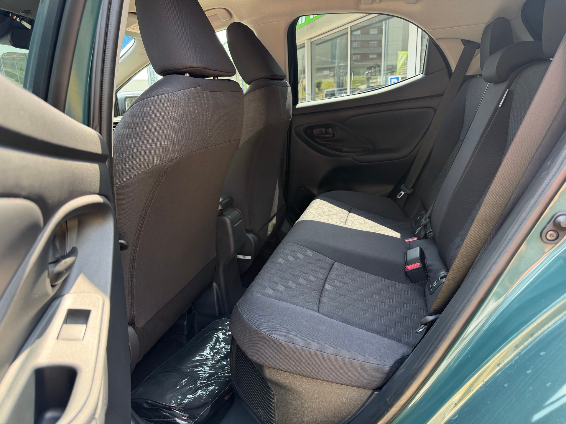 TOYOTA Yaris 1.5 Trend e-CVT-image-8