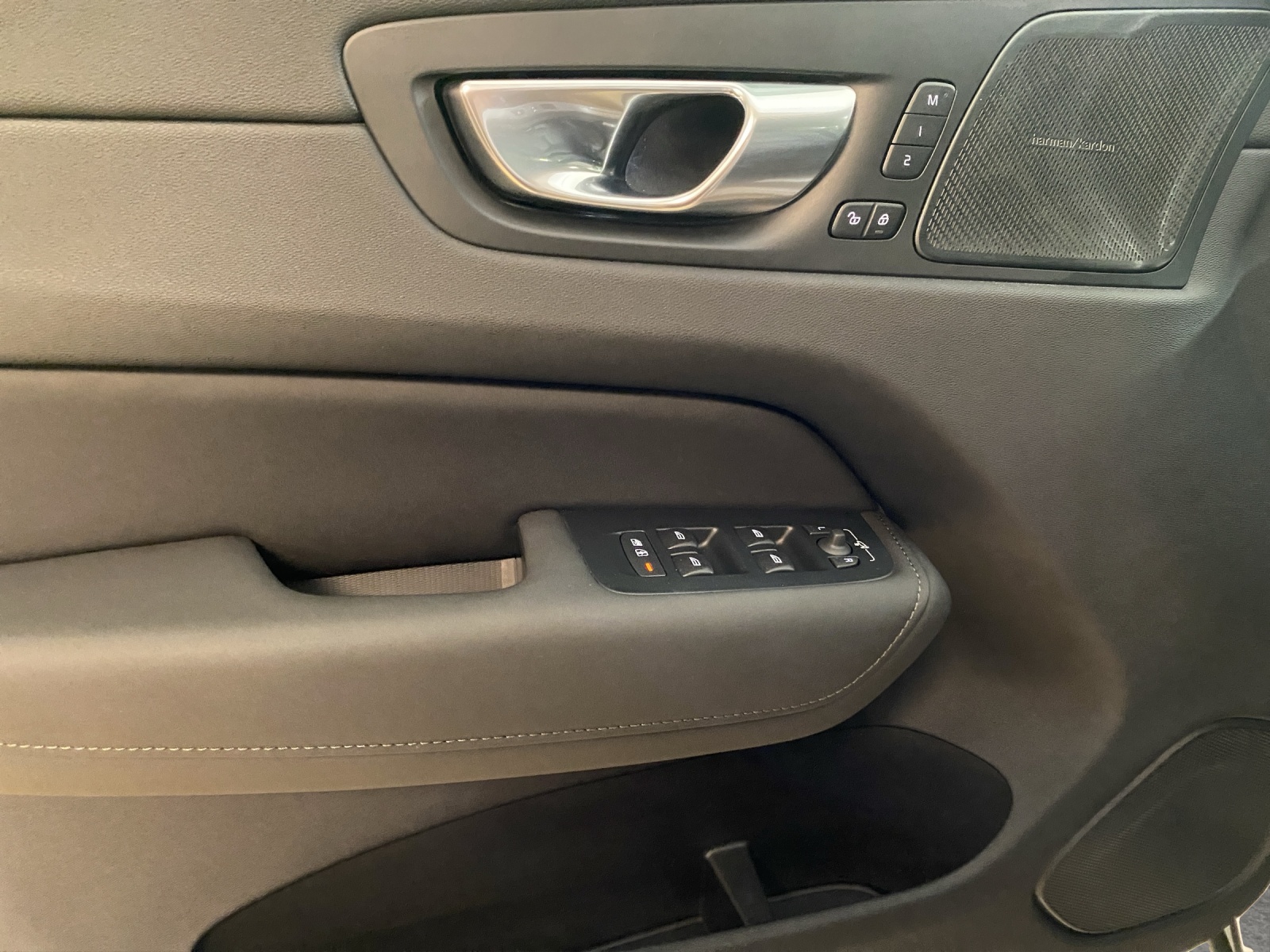 VOLVO XC60 T6 eAWD PluginHybrid Plus Dark Geartronic-image-8