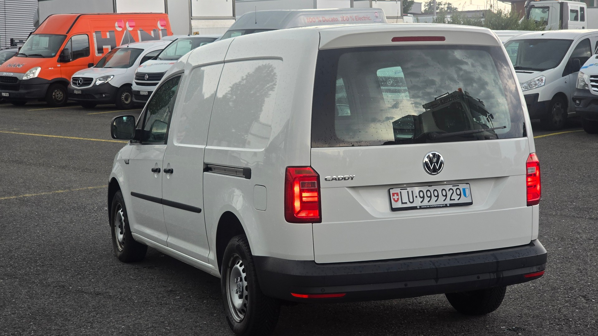 VW Caddy Maxi 2.0TDI BlueMotion Technology-image-7