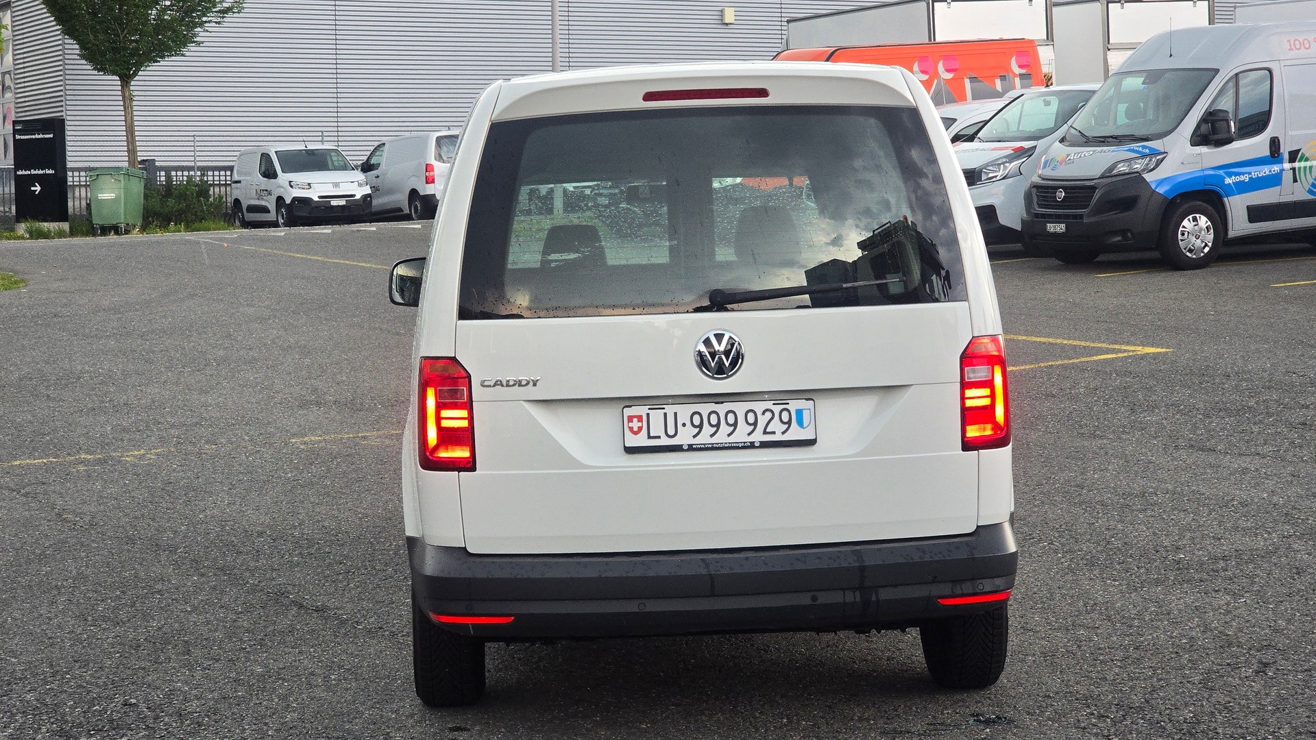 VW Caddy Maxi 2.0TDI BlueMotion Technology-image-6