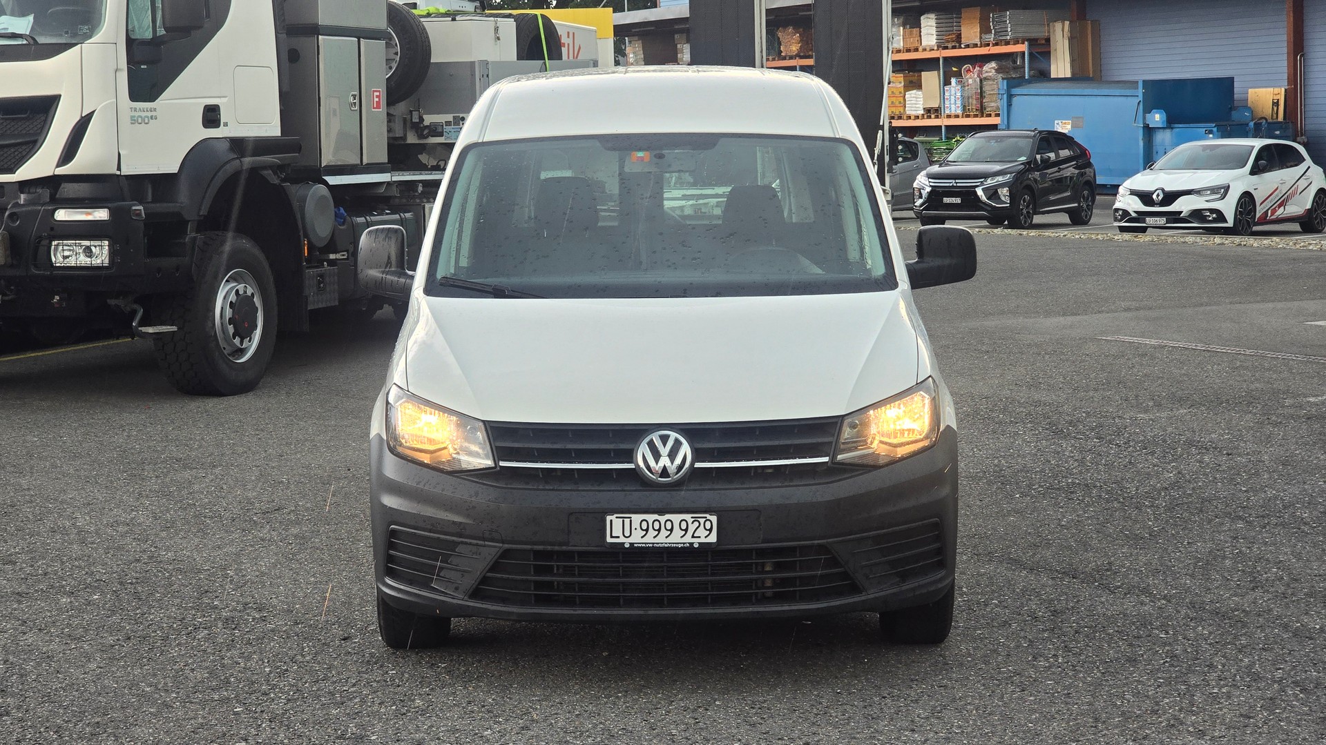 VW Caddy Maxi 2.0TDI BlueMotion Technology-image-2