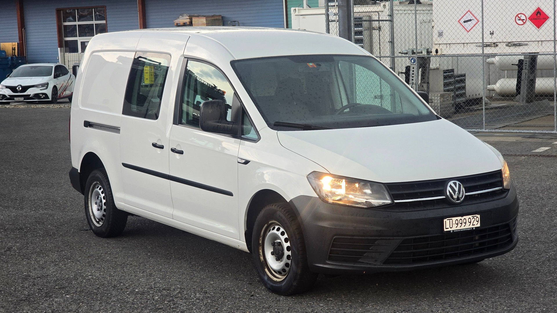 VW Caddy Maxi 2.0TDI BlueMotion Technology-image-3
