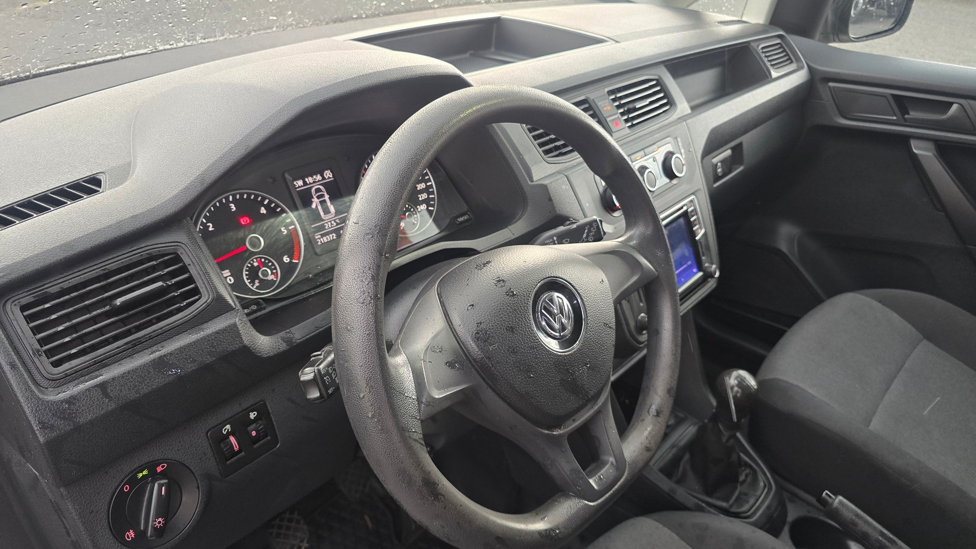 VW Caddy Maxi 2.0TDI BlueMotion Technology-image-14