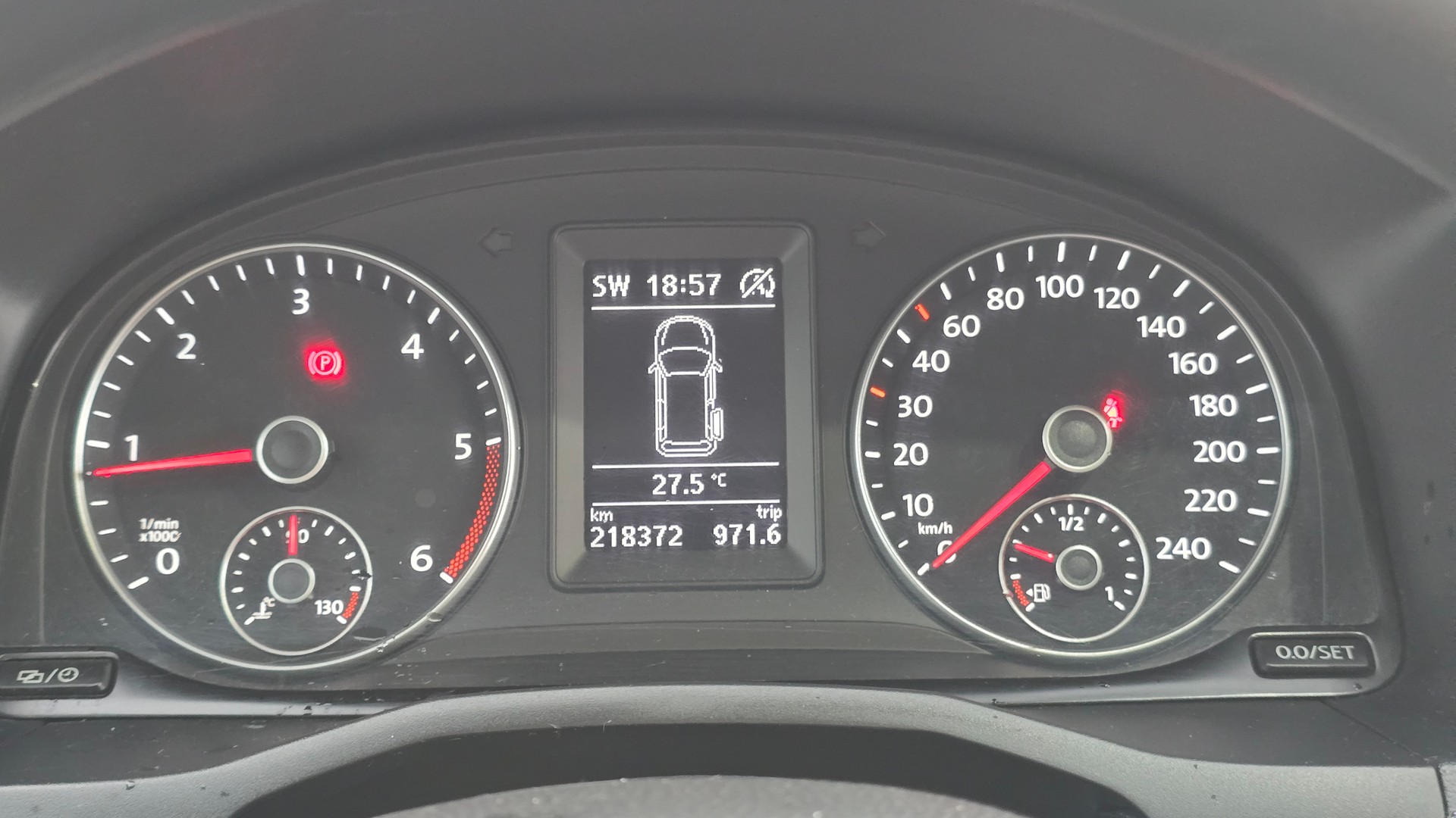 VW Caddy Maxi 2.0TDI BlueMotion Technology-image-16