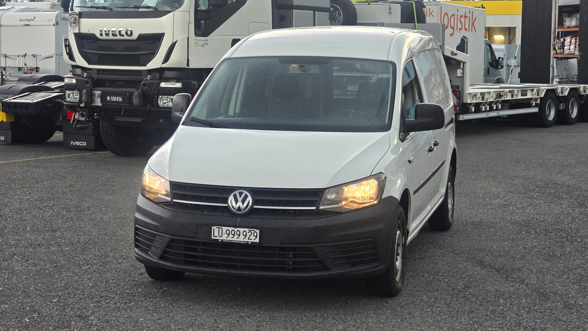 VW Caddy Maxi 2.0TDI BlueMotion Technology-image-1