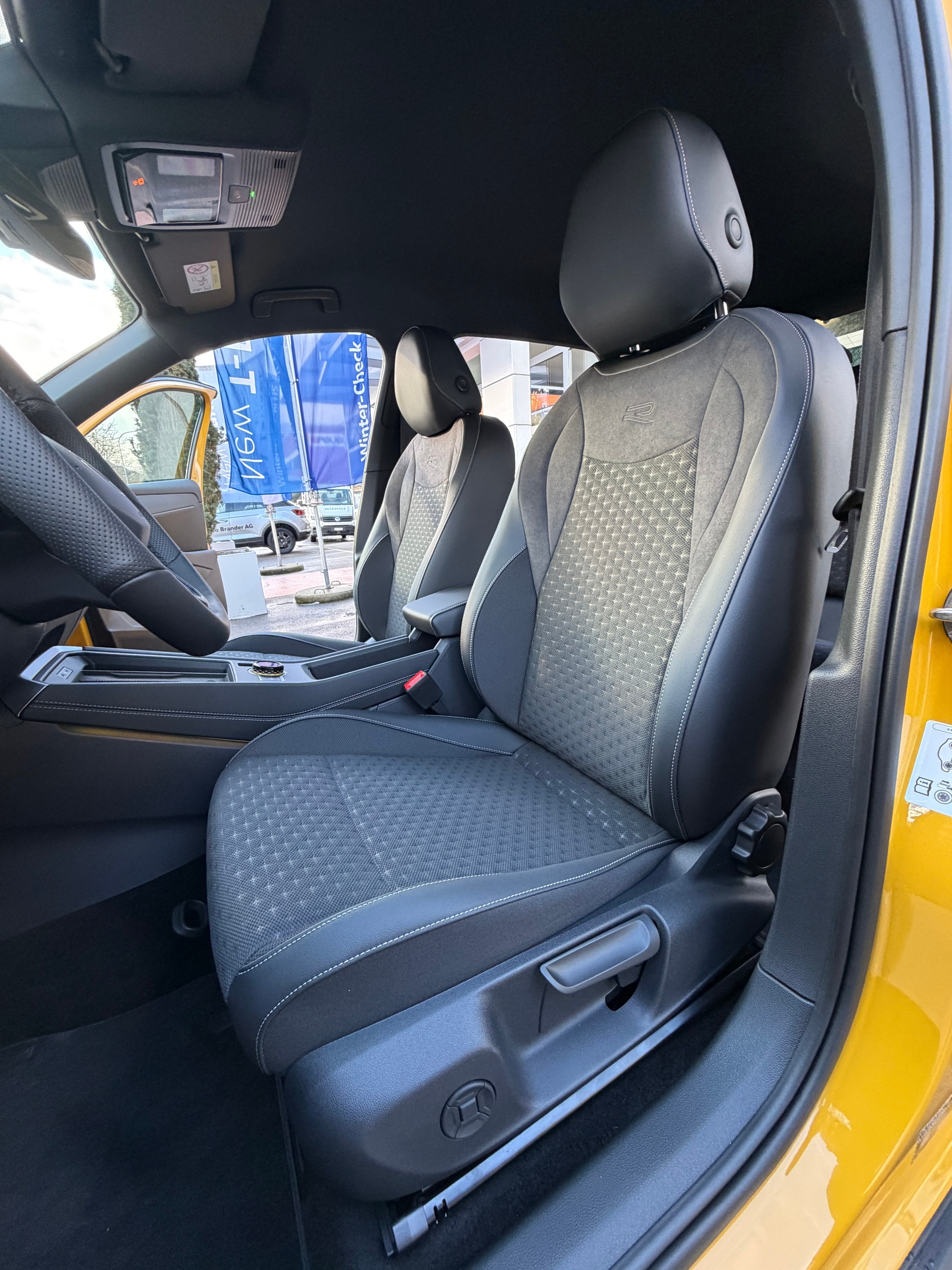 VW T-Roc 1.5 eTSI mHEV R-Line DSG-image-11