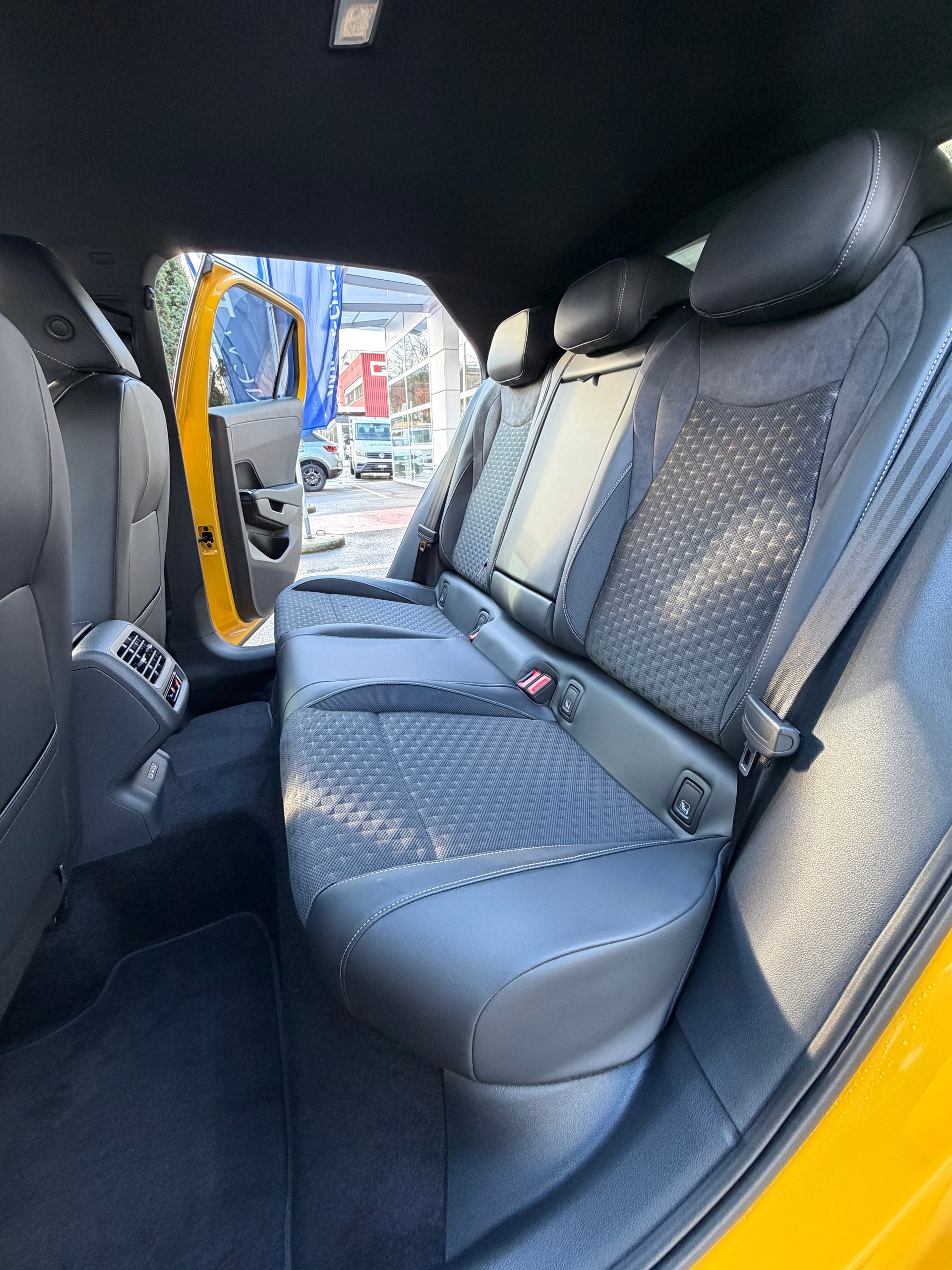 VW T-Roc 1.5 eTSI mHEV R-Line DSG-image-12