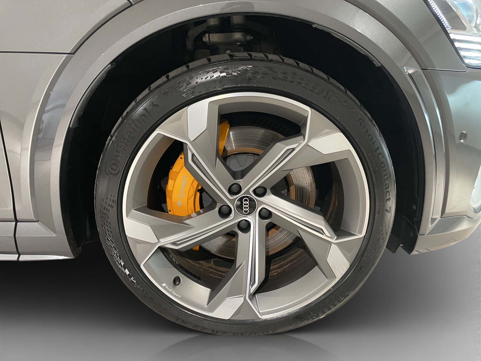 AUDI e-tron S quattro-image-15