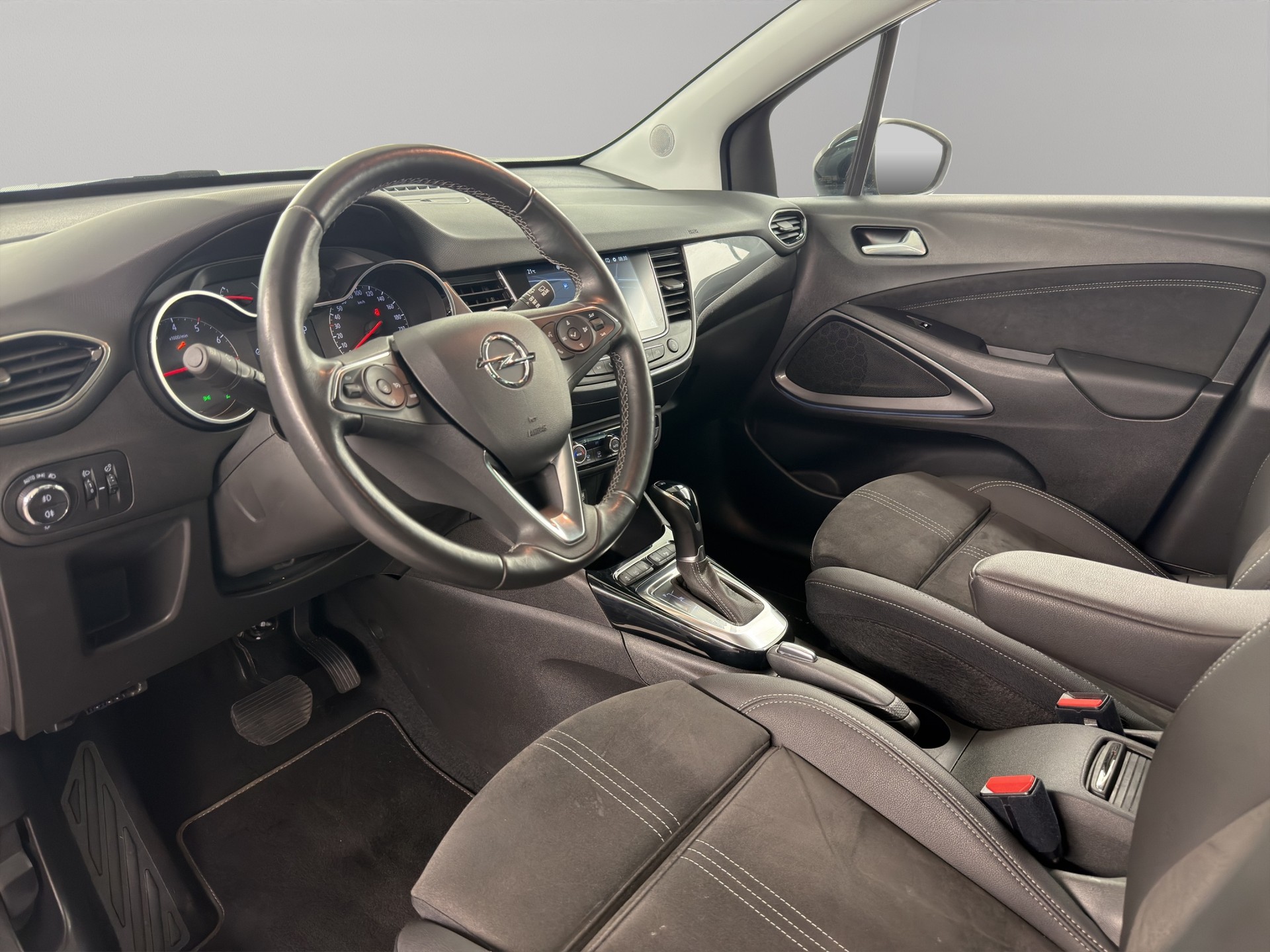 OPEL Crossland 1.2 T 130 Elegance Blitz-image-11