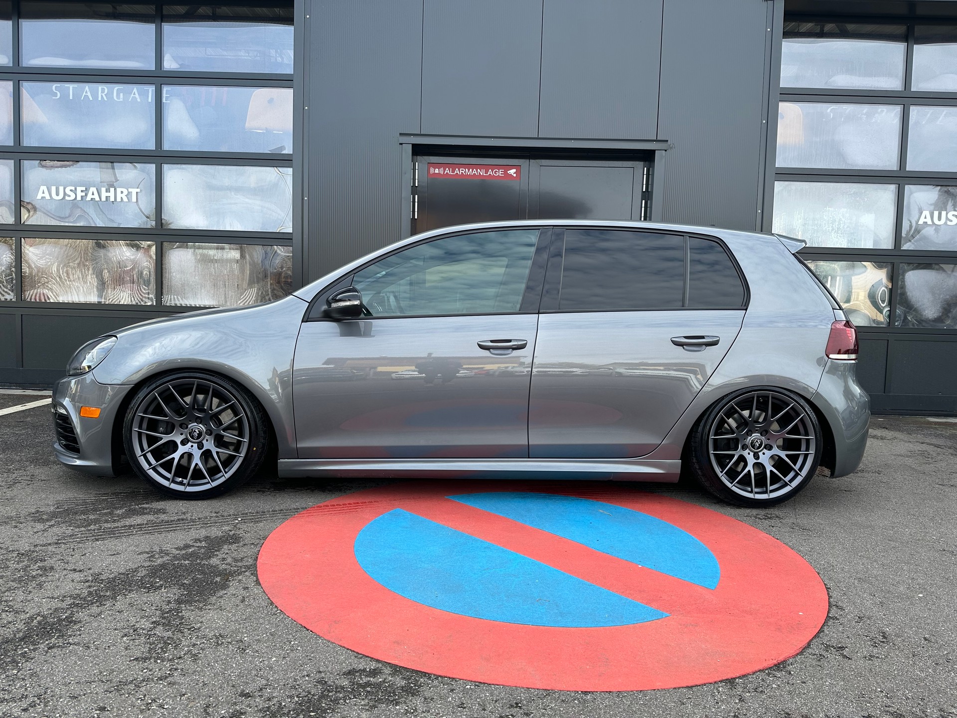 VW Golf 2.0 TSI R 4Motion-image-1