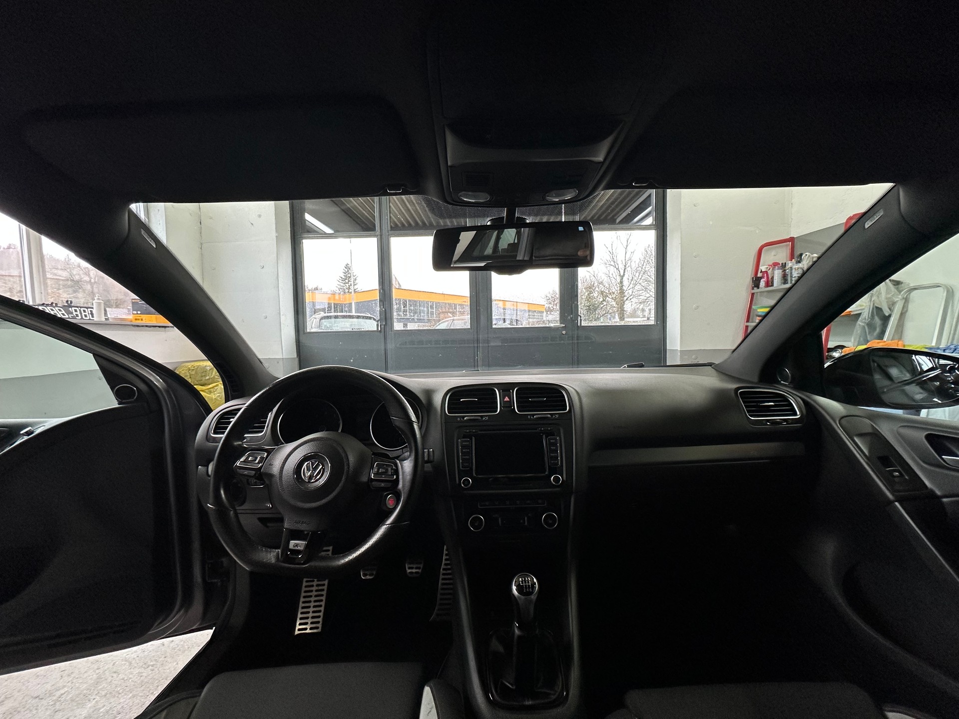 VW Golf 2.0 TSI R 4Motion-image-11