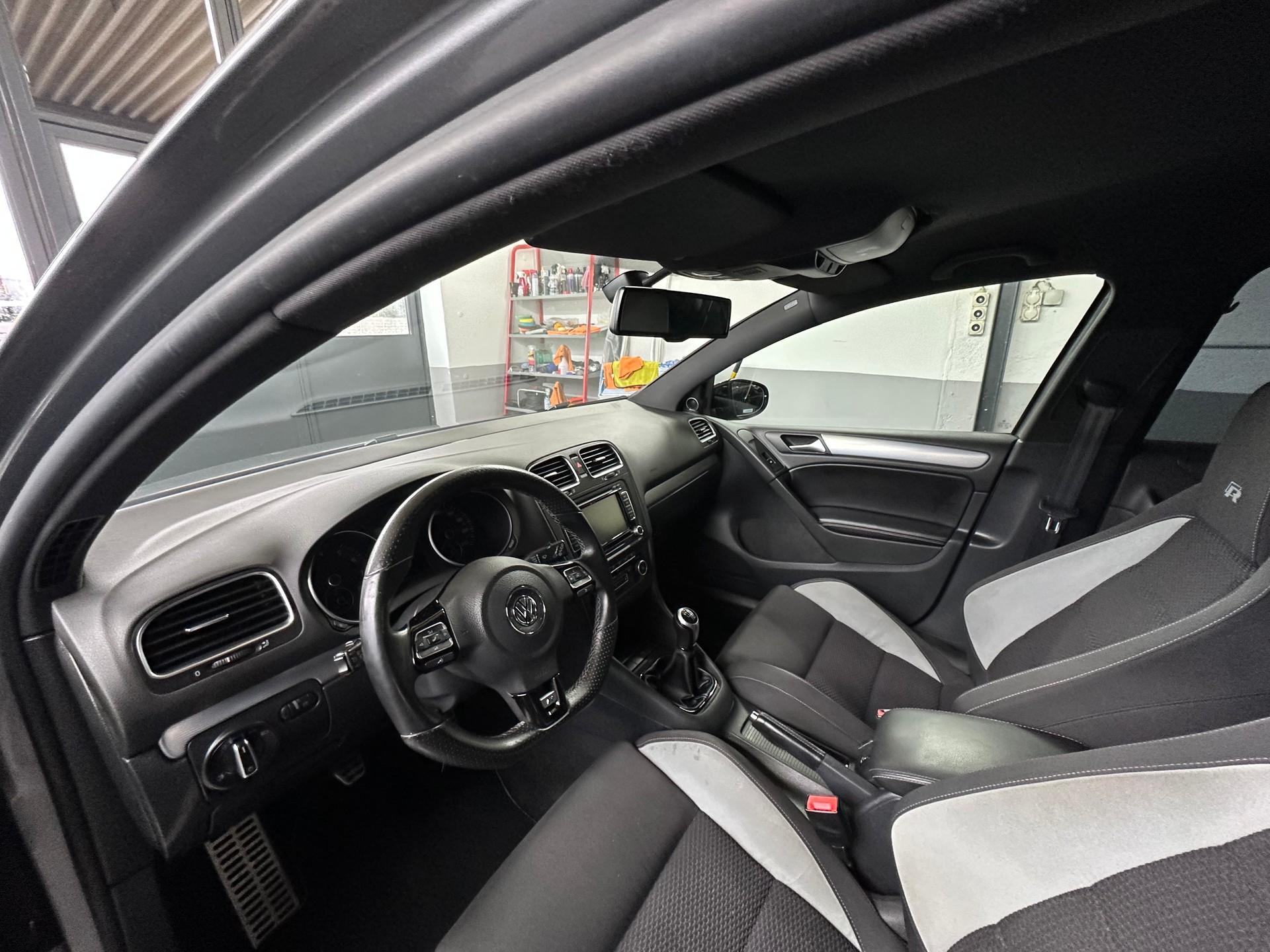 VW Golf 2.0 TSI R 4Motion-image-9