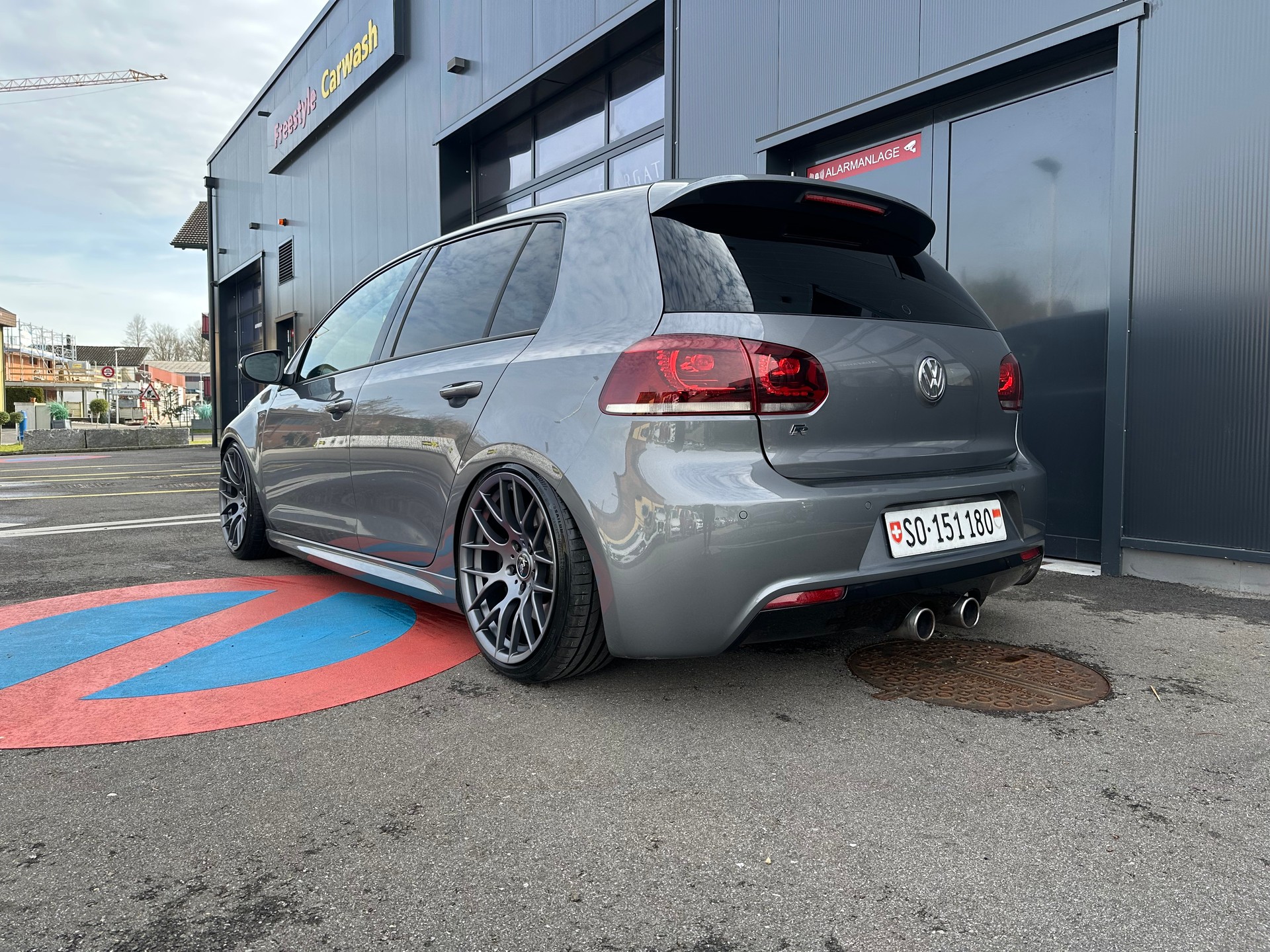 VW Golf 2.0 TSI R 4Motion-image-3