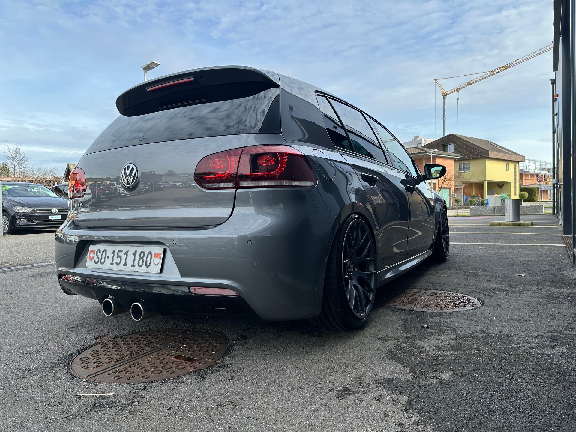 VW Golf 2.0 TSI R 4Motion-image-5