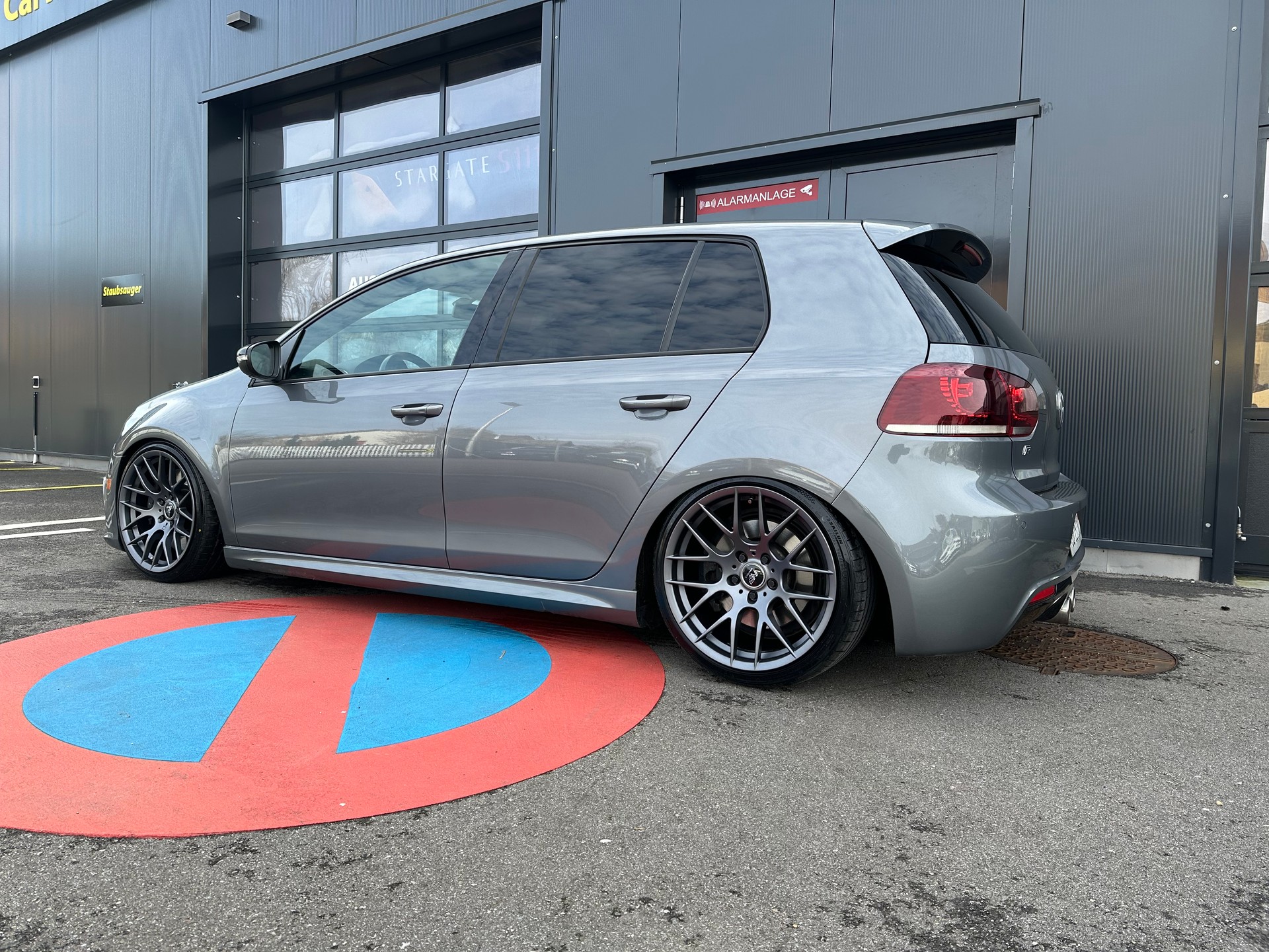 VW Golf 2.0 TSI R 4Motion-image-2