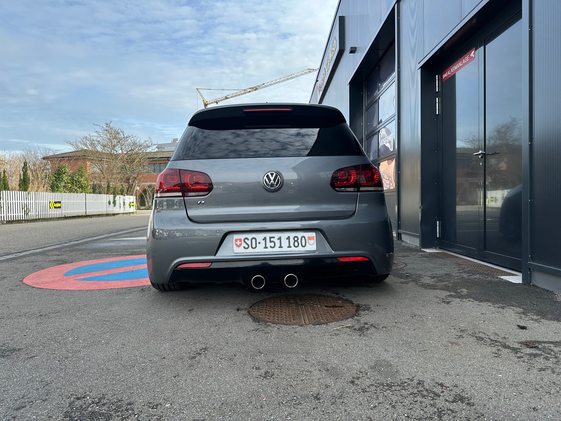 VW Golf 2.0 TSI R 4Motion-image-4
