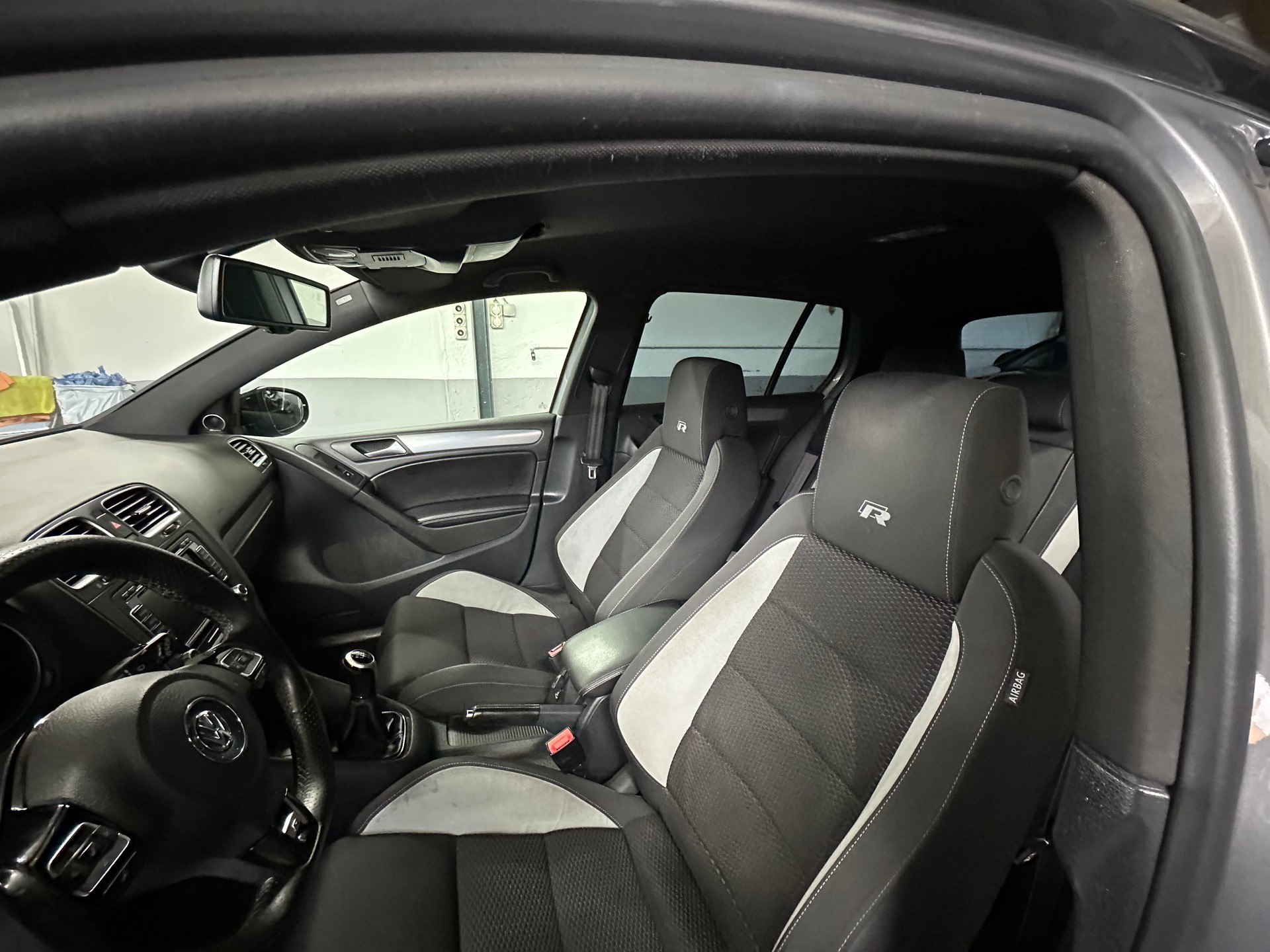 VW Golf 2.0 TSI R 4Motion-image-8