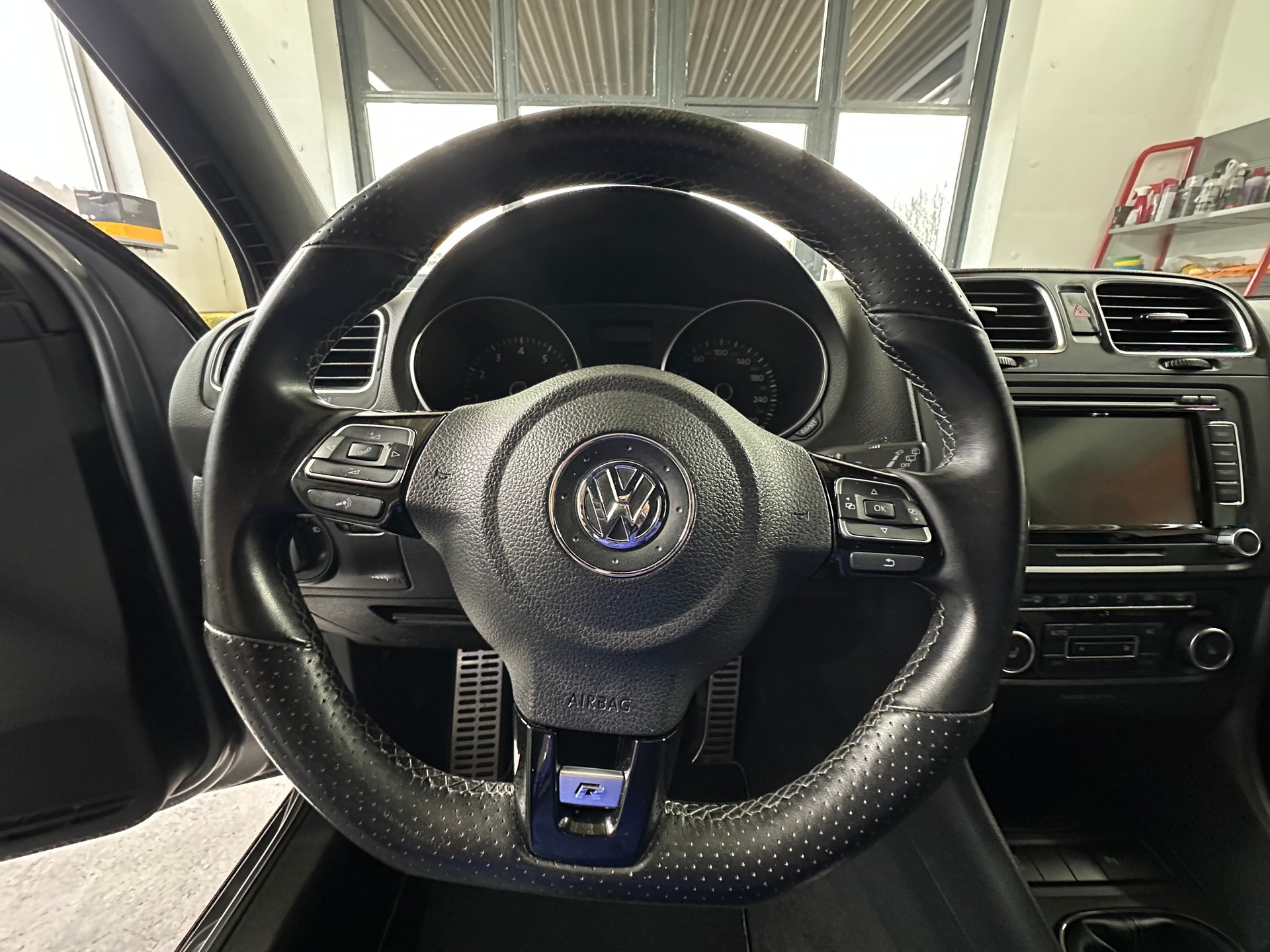 VW Golf 2.0 TSI R 4Motion-image-12