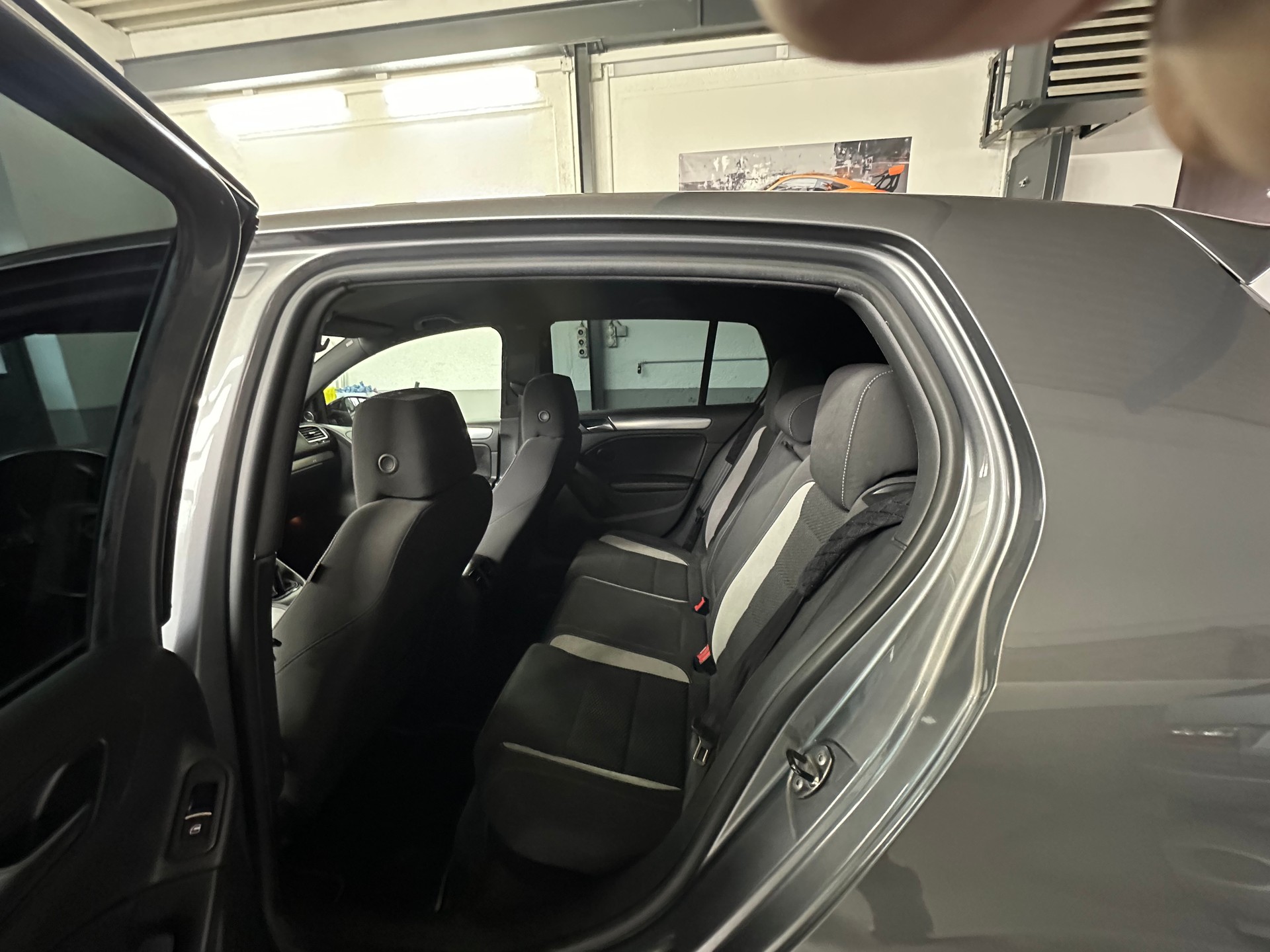 VW Golf 2.0 TSI R 4Motion-image-10