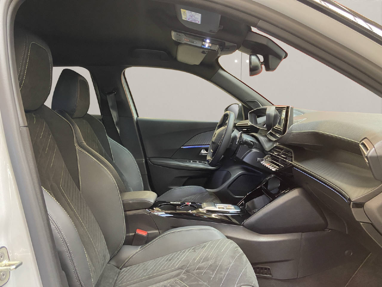 PEUGEOT 2008 1.2 Hybrid 145 GT-image-11