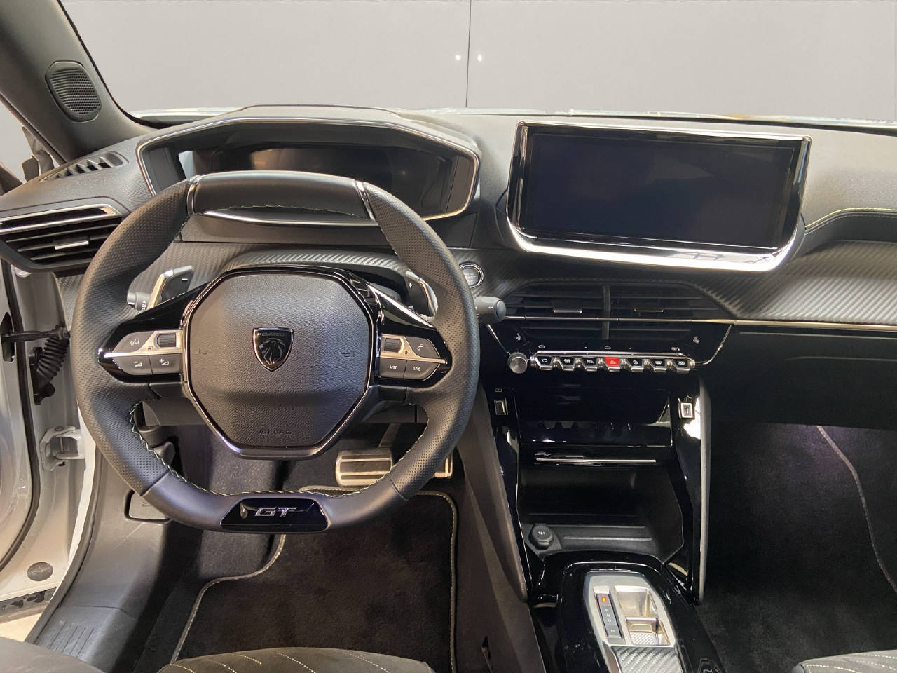 PEUGEOT 2008 1.2 Hybrid 145 GT-image-5