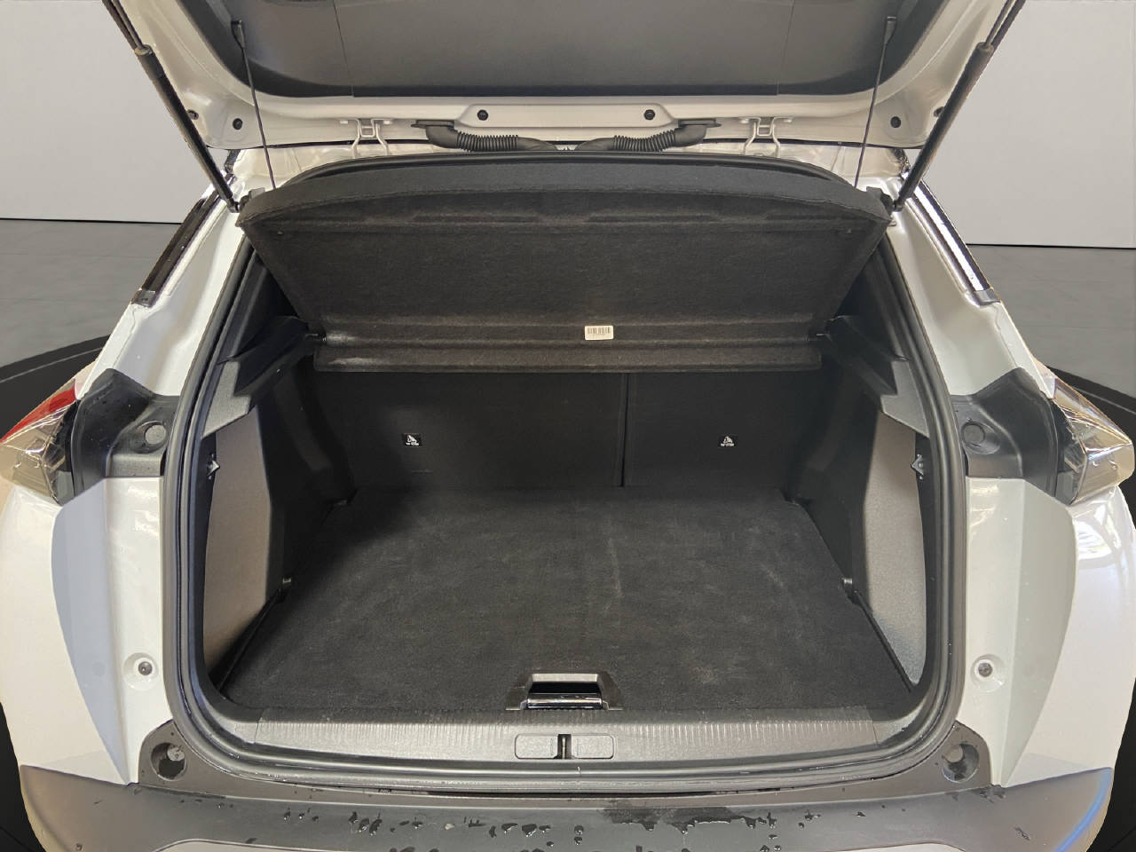 PEUGEOT 2008 1.2 Hybrid 145 GT-image-14