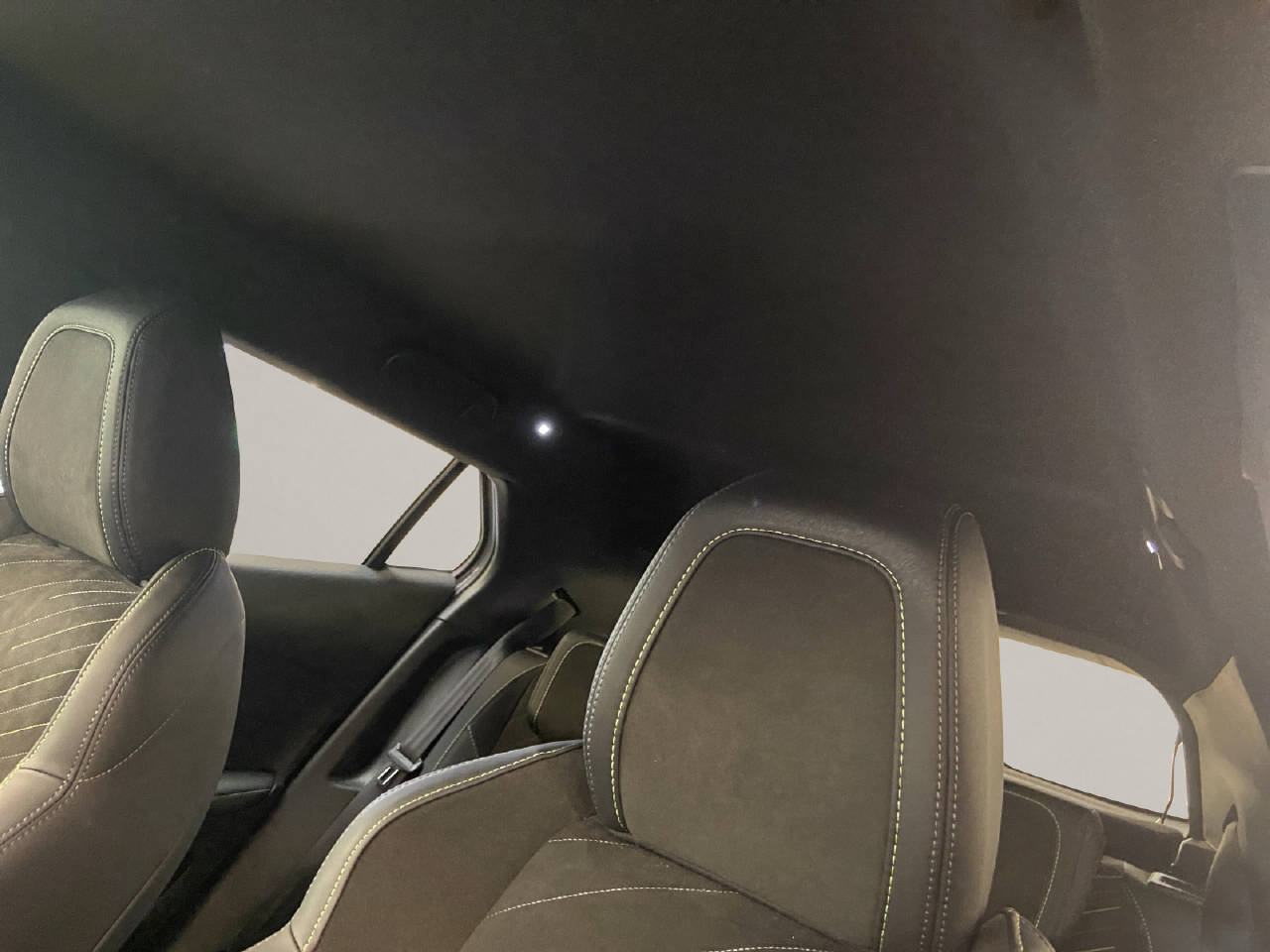 PEUGEOT 2008 1.2 Hybrid 145 GT-image-13