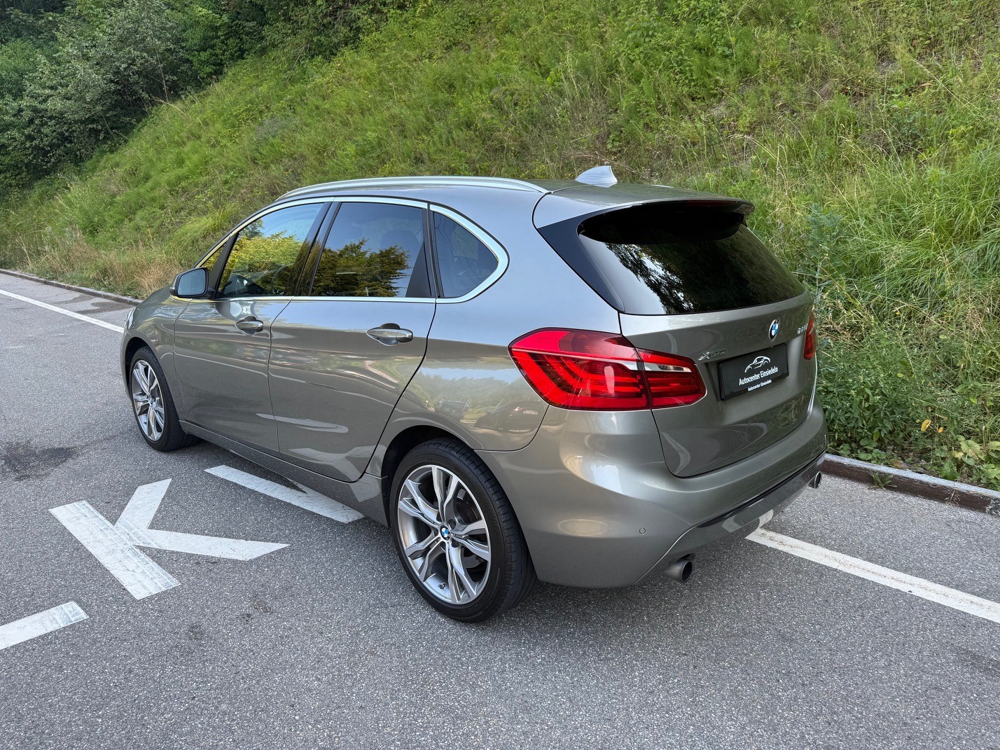 BMW 225i xDrive Active Tourer Sport Line Steptronic-image-5