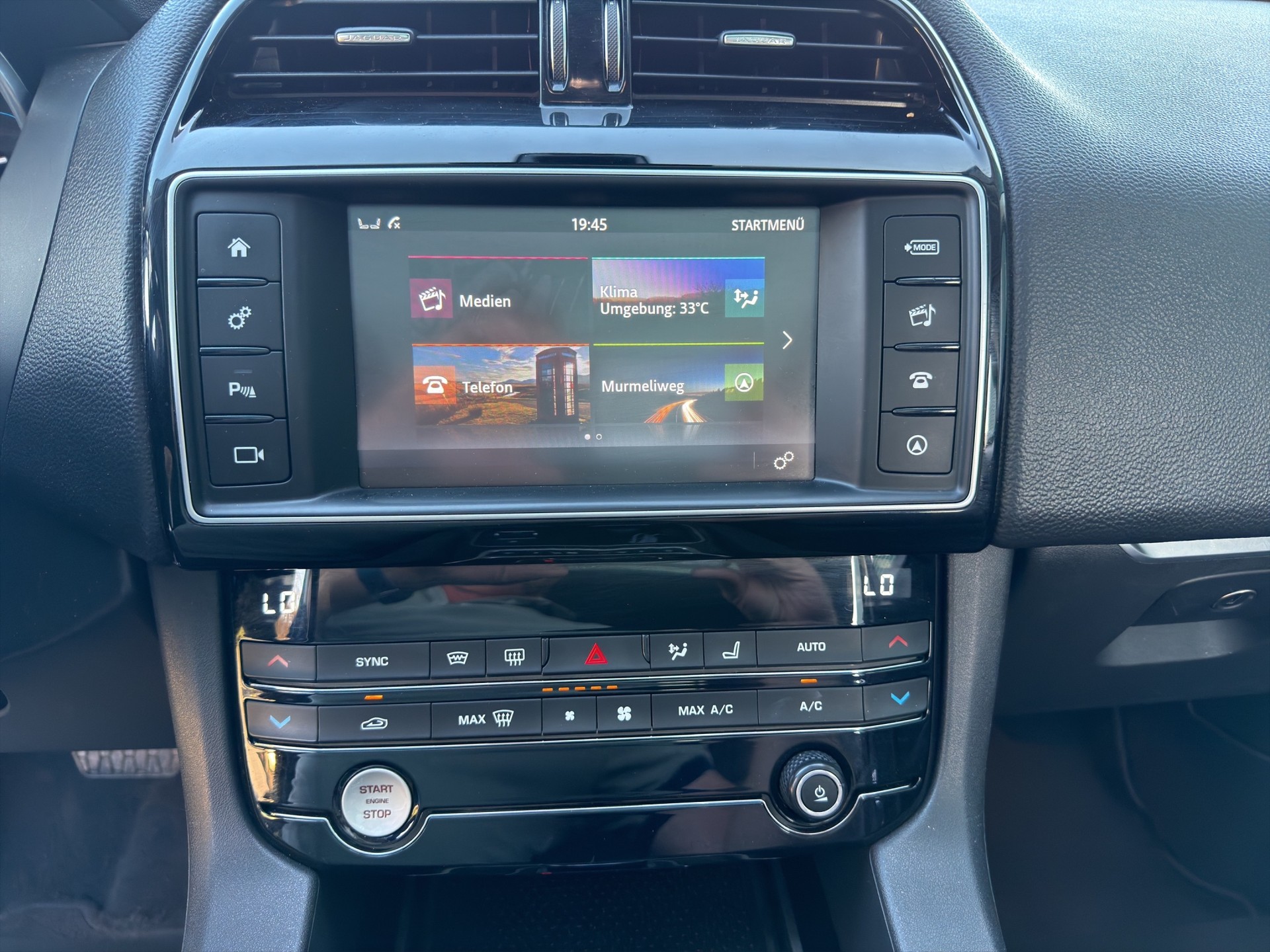 JAGUAR F-Pace 3.0 V6 D Prestige AWD-image-15