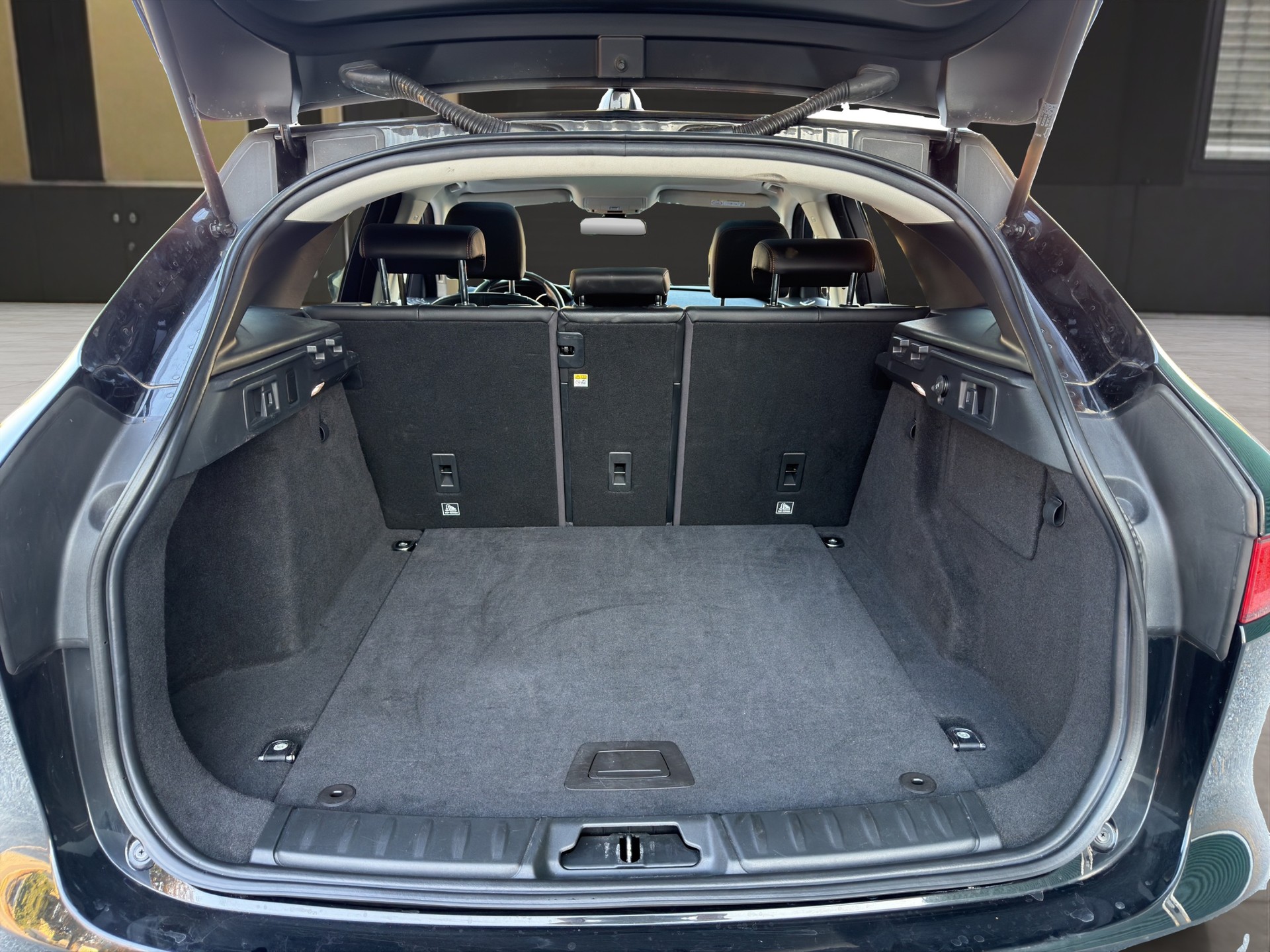 JAGUAR F-Pace 3.0 V6 D Prestige AWD-image-14