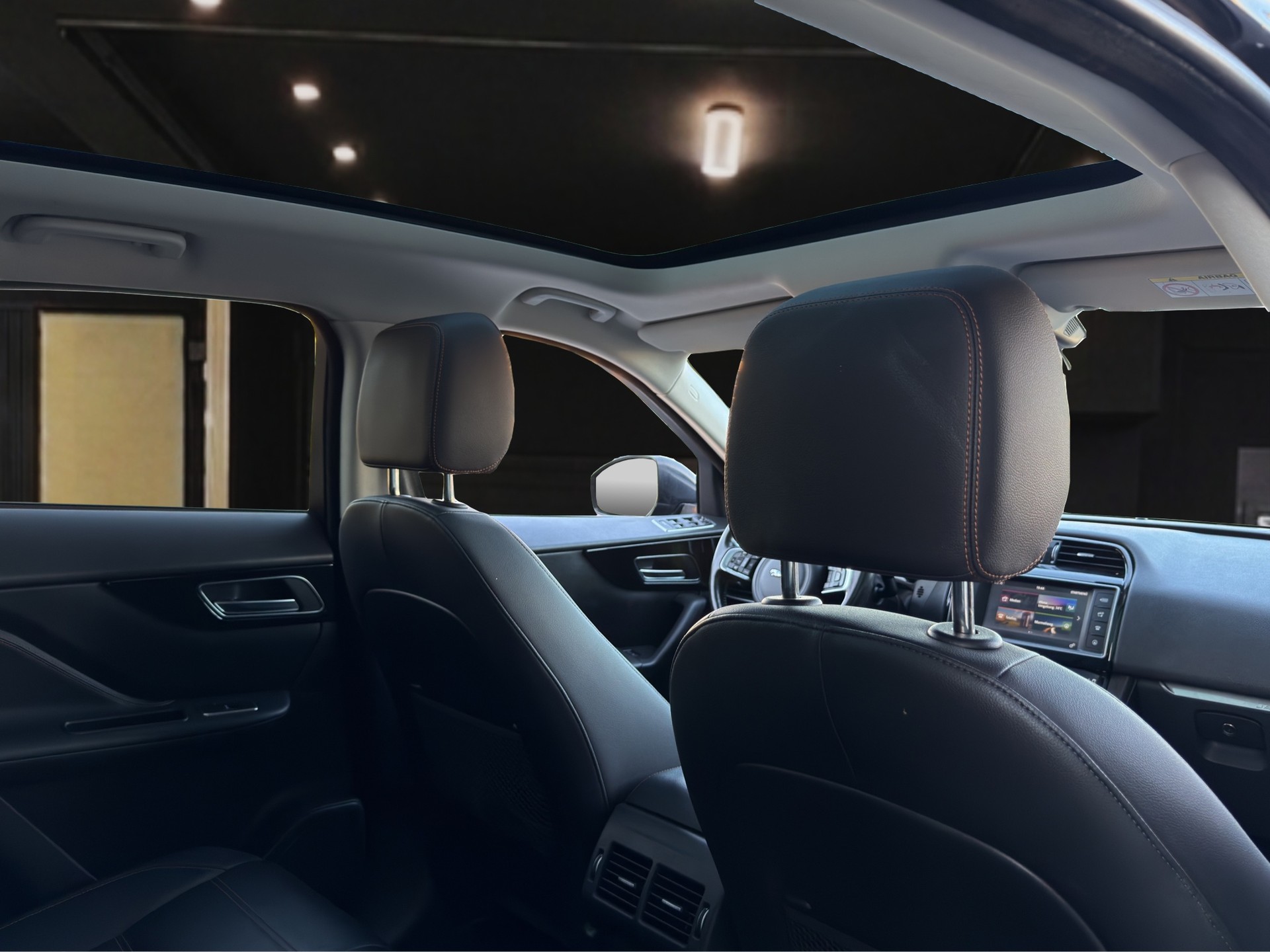 JAGUAR F-Pace 3.0 V6 D Prestige AWD-image-10