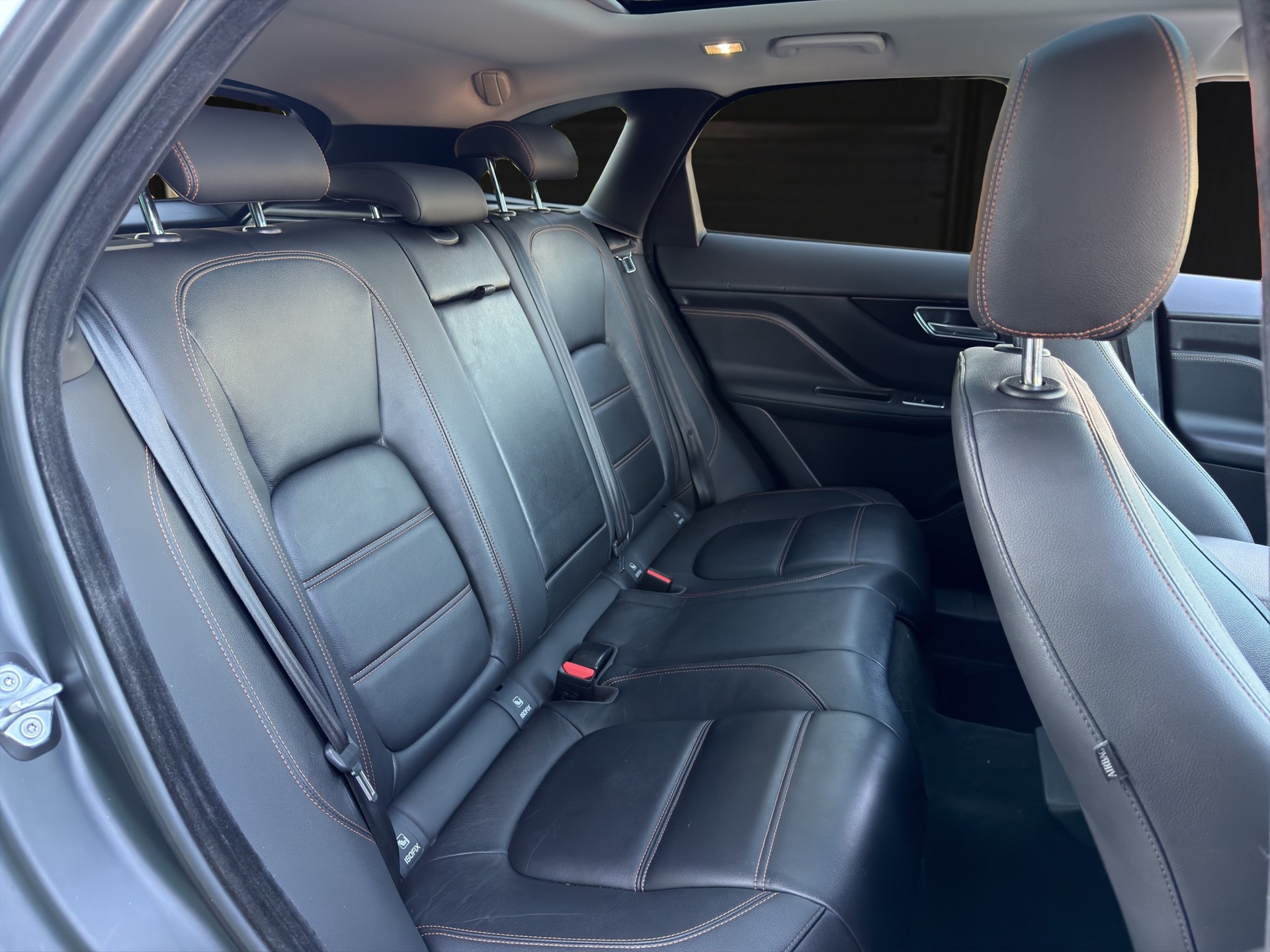 JAGUAR F-Pace 3.0 V6 D Prestige AWD-image-13