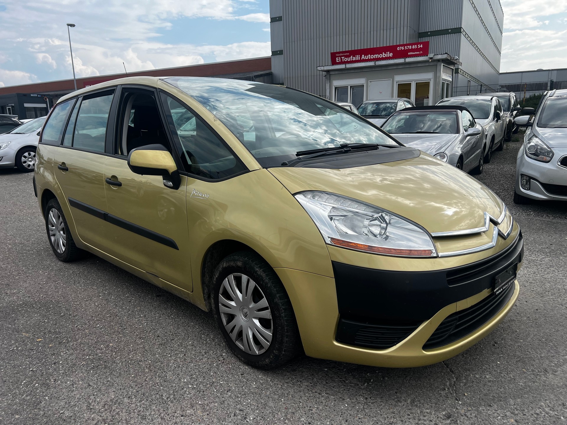 CITROEN Grand C4 Picasso 1.6 HDI 16V Essentiel-image-1