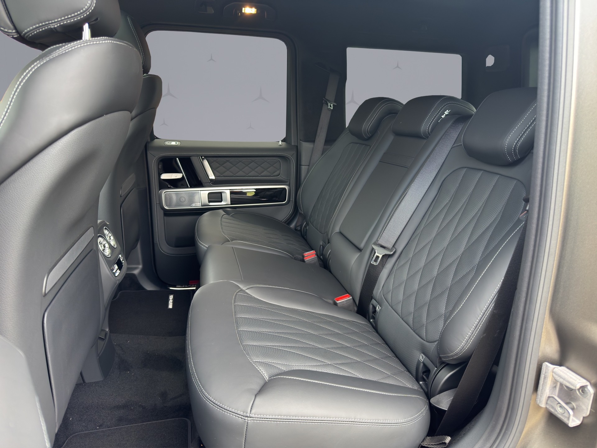 MERCEDES-BENZ G 63 AMG-image-9