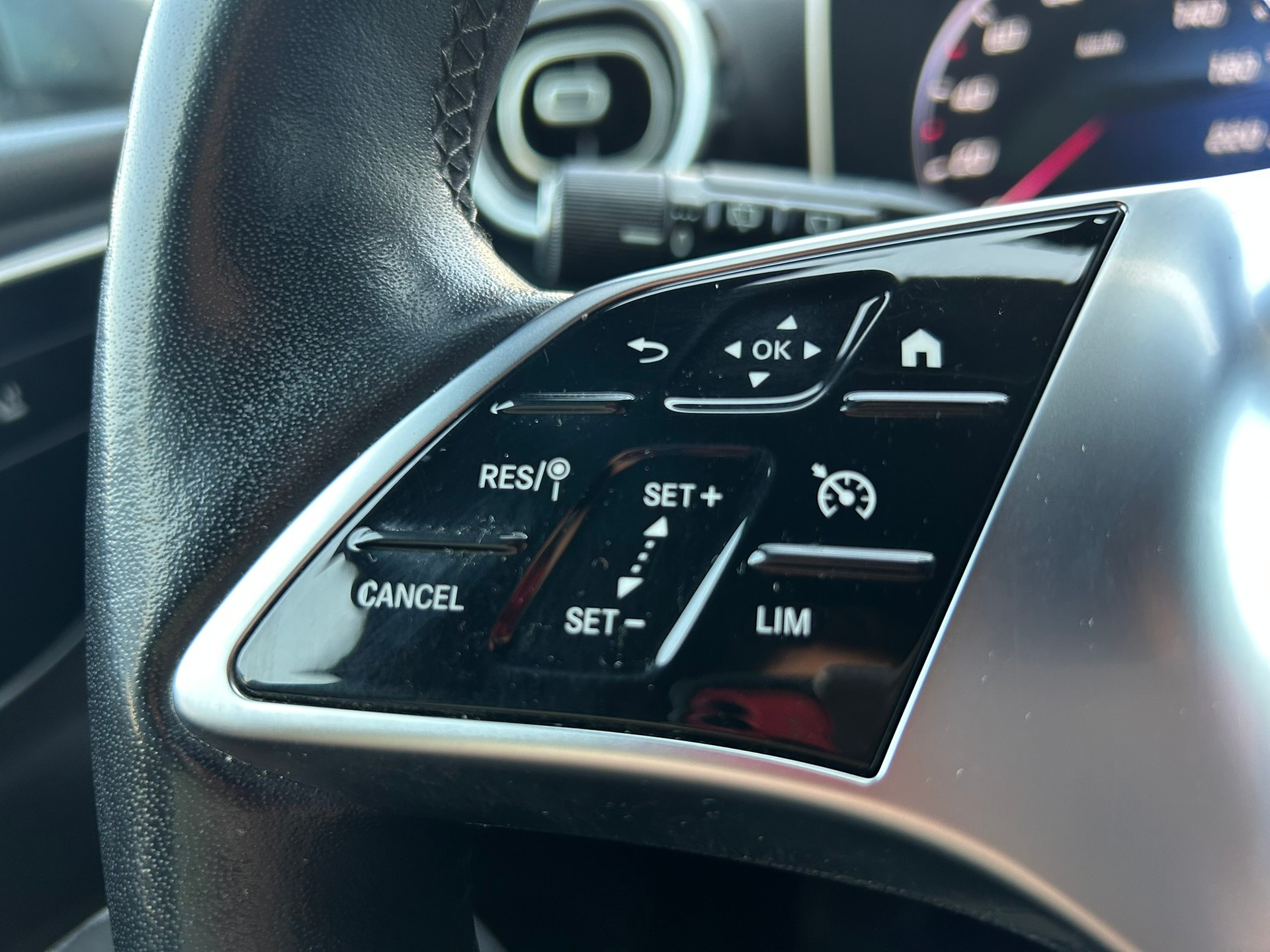MERCEDES-BENZ GLC 220 d 4Matic 9G-Tronic-image-13