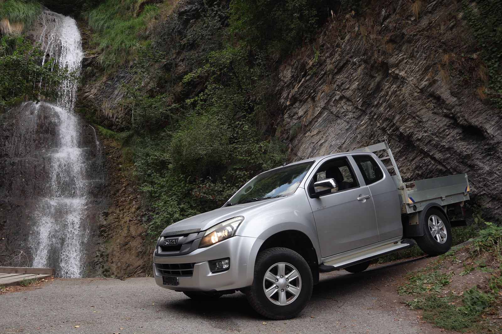 ISUZU D-MAX 2.5 SpaceCab Satellite 4x4