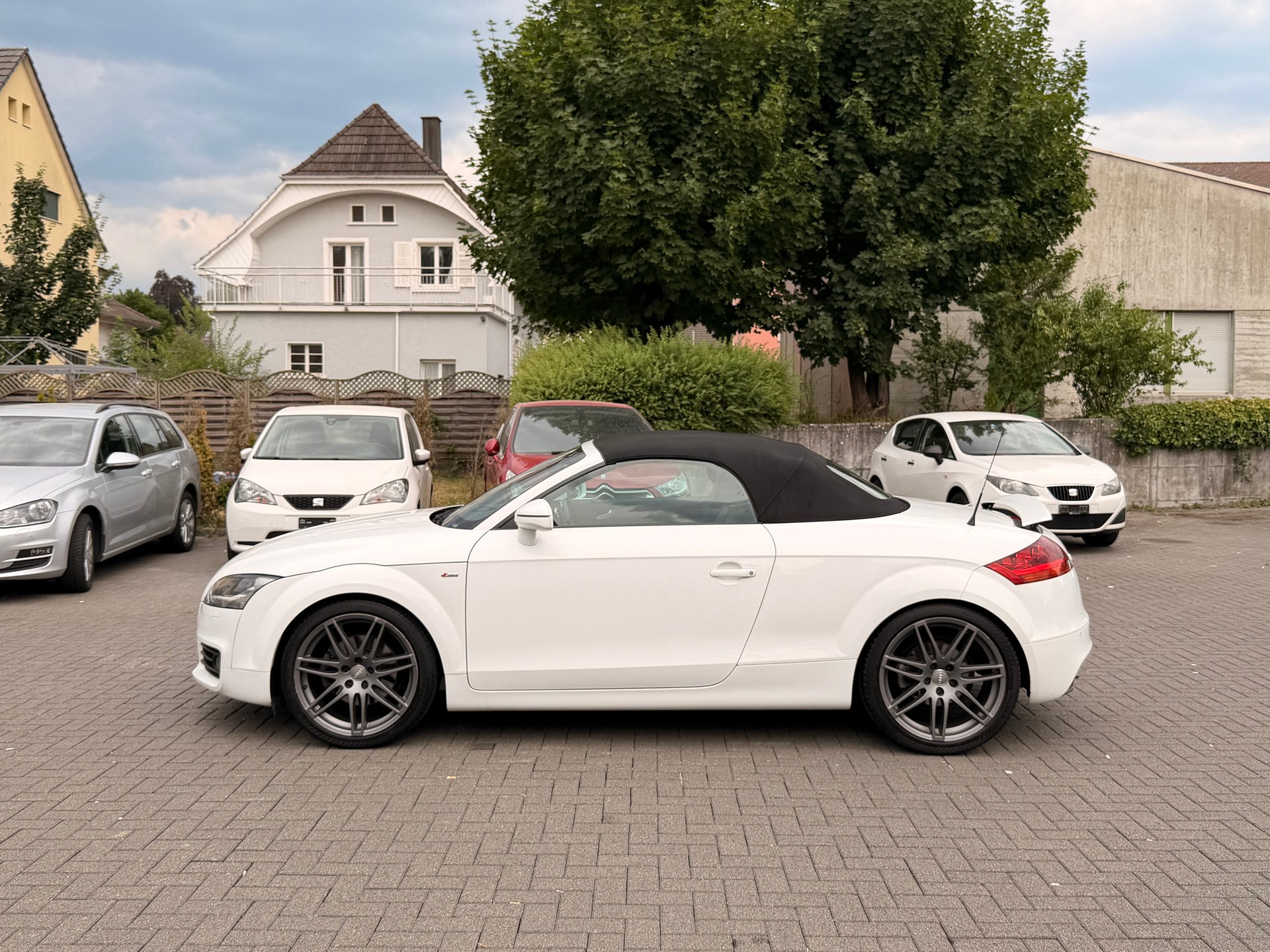 AUDI TT Roadster 2.0 TFSI S-Line-image-2