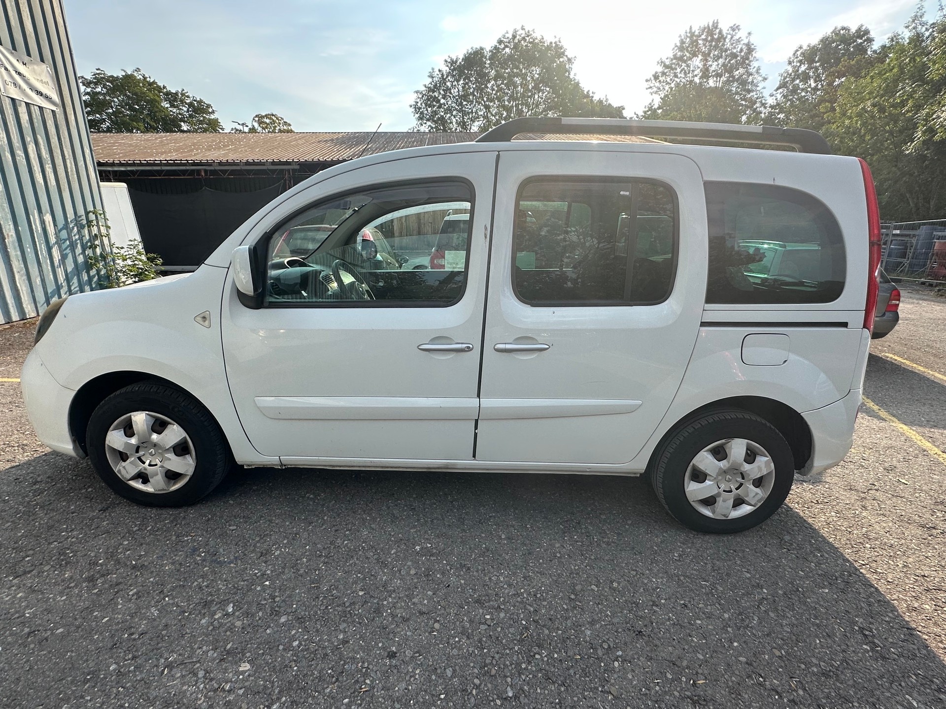 RENAULT Kangoo 1.5 dCi Happy Family-image-6