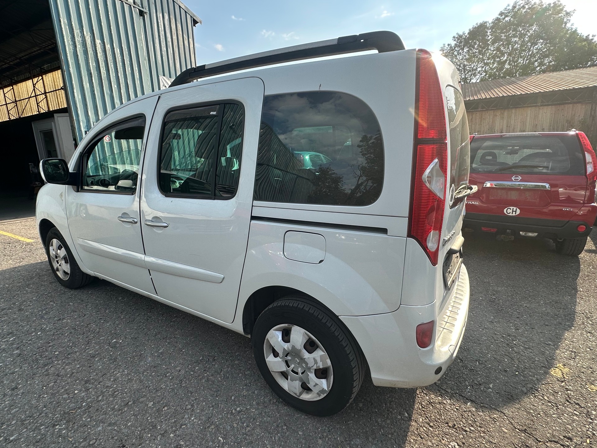 RENAULT Kangoo 1.5 dCi Happy Family-image-5