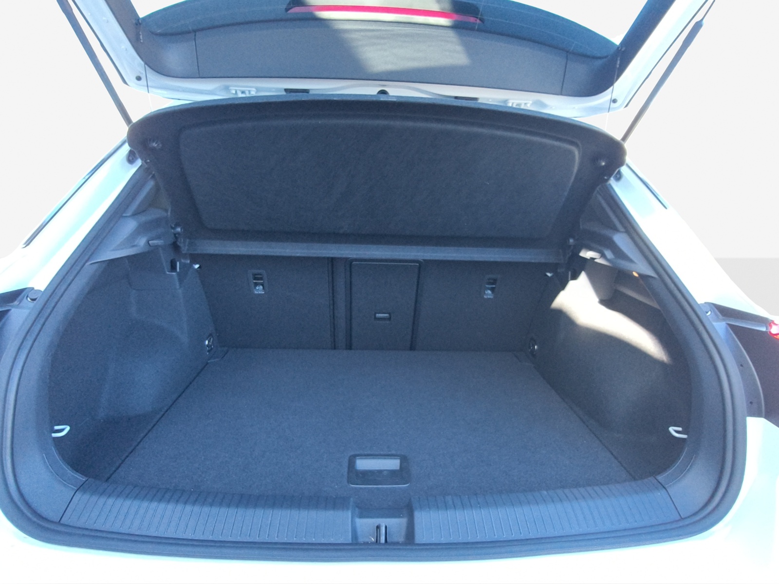 VW T-Roc 2.0 TSI R-Line DSG 4Motion-image-12