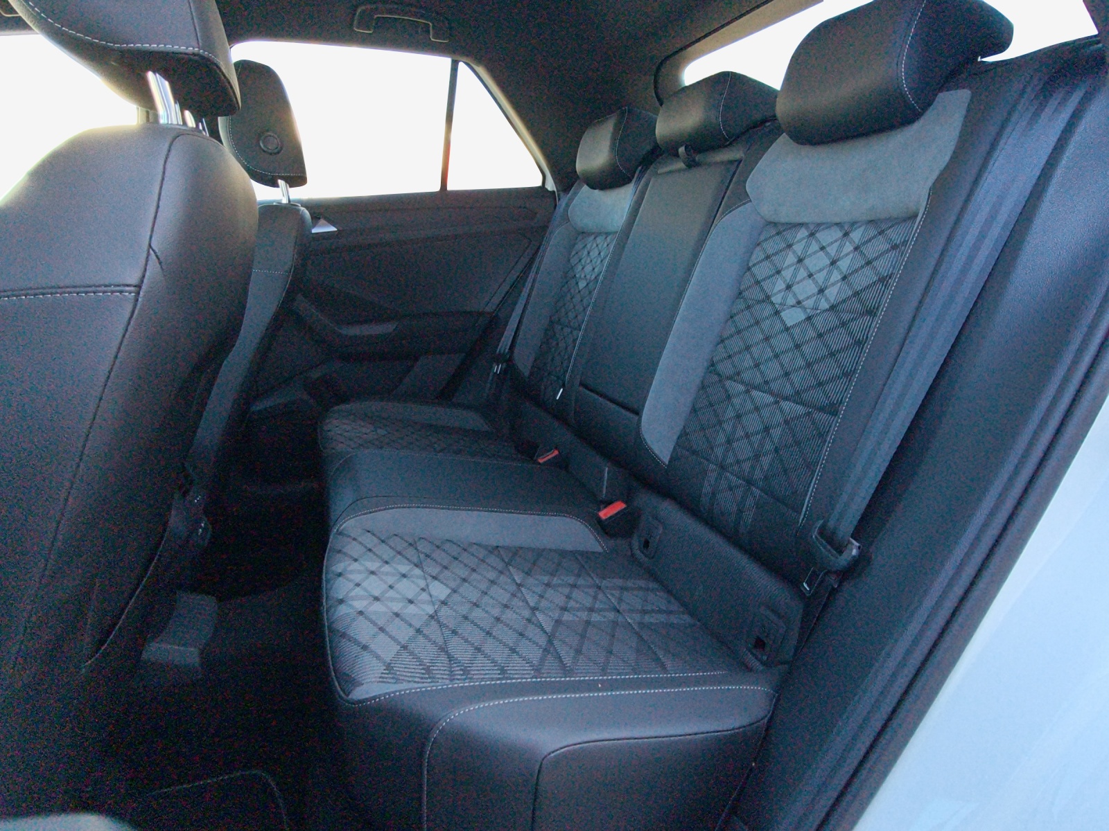 VW T-Roc 2.0 TSI R-Line DSG 4Motion-image-11