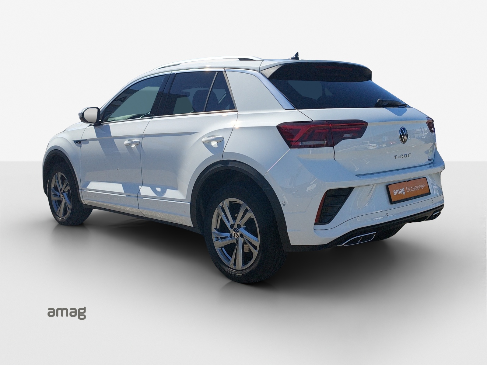 VW T-Roc 2.0 TSI R-Line DSG 4Motion-image-2
