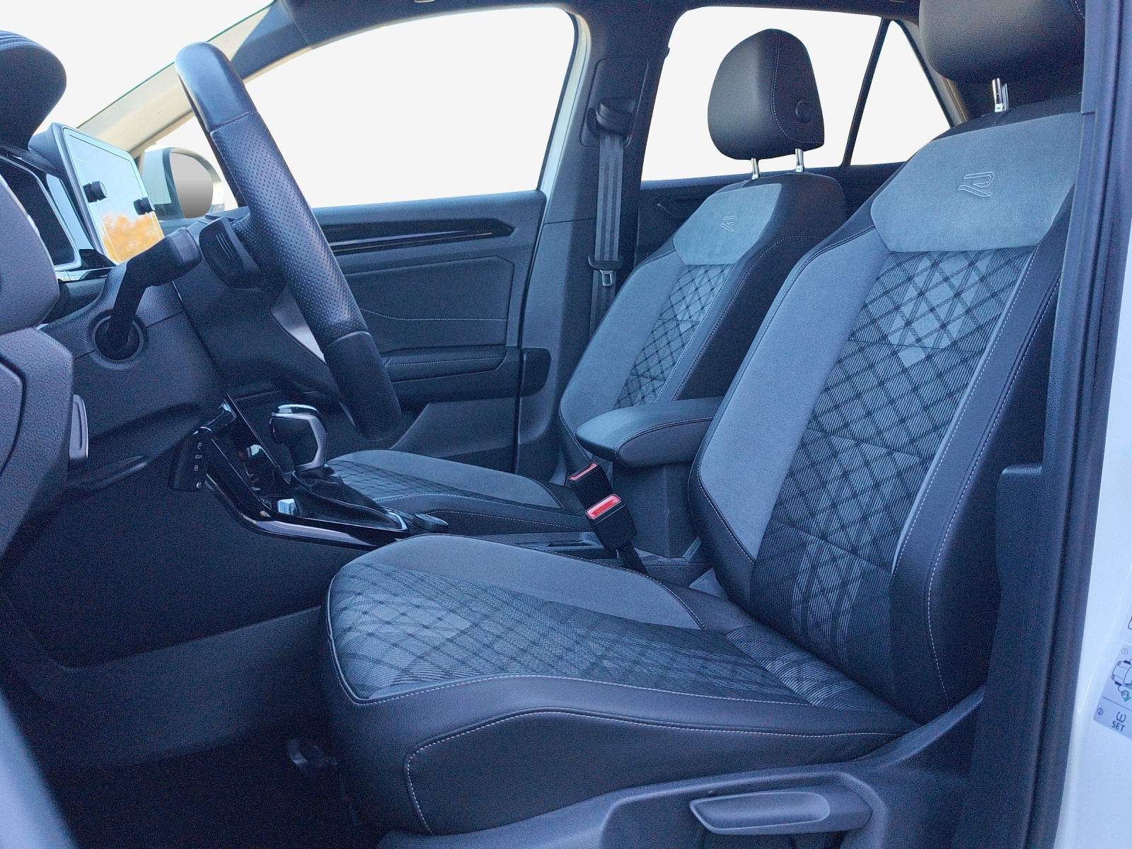 VW T-Roc 2.0 TSI R-Line DSG 4Motion-image-7