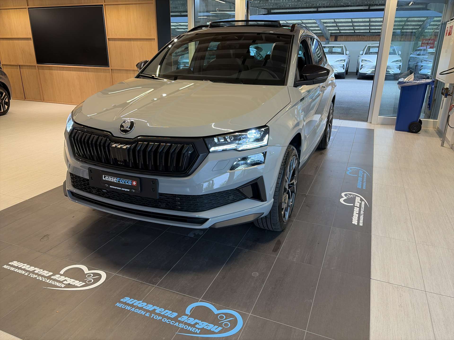 SKODA Karoq 2.0 TSi SportLine 4x4 DSG-Automat-image-0